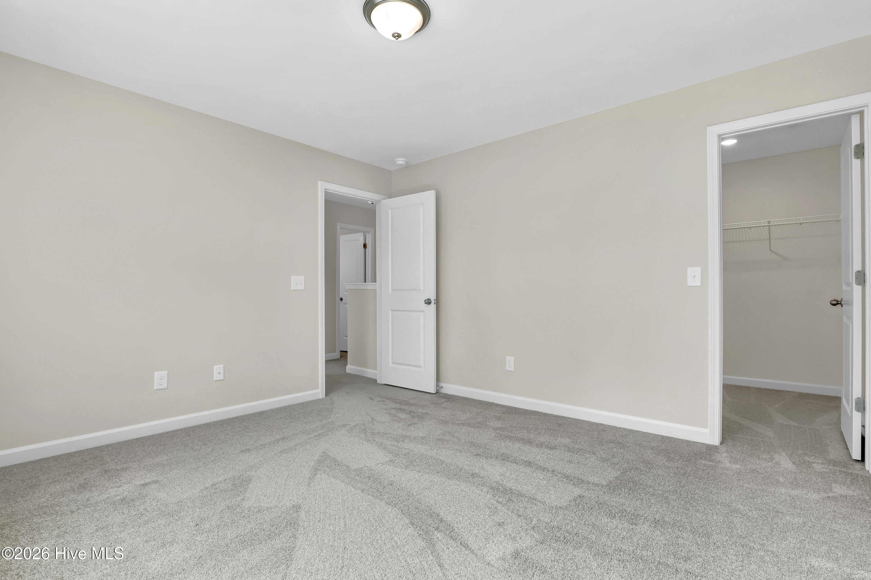 100547745 | Photo 16