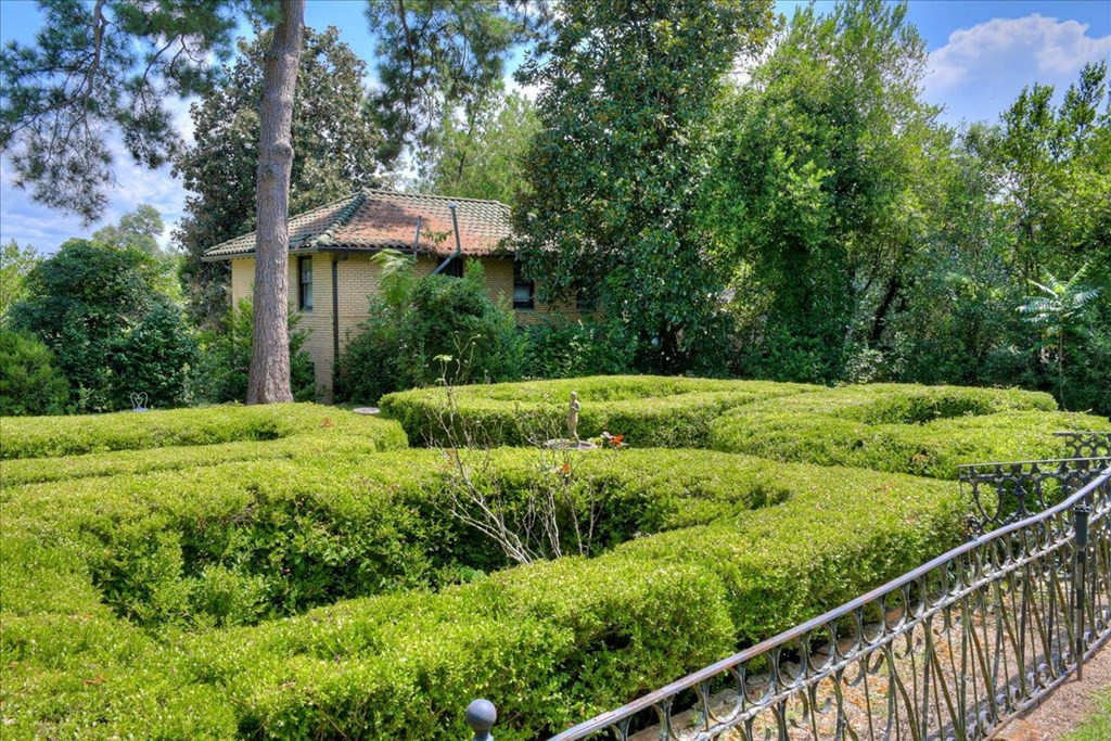 English Boxwood Gardens