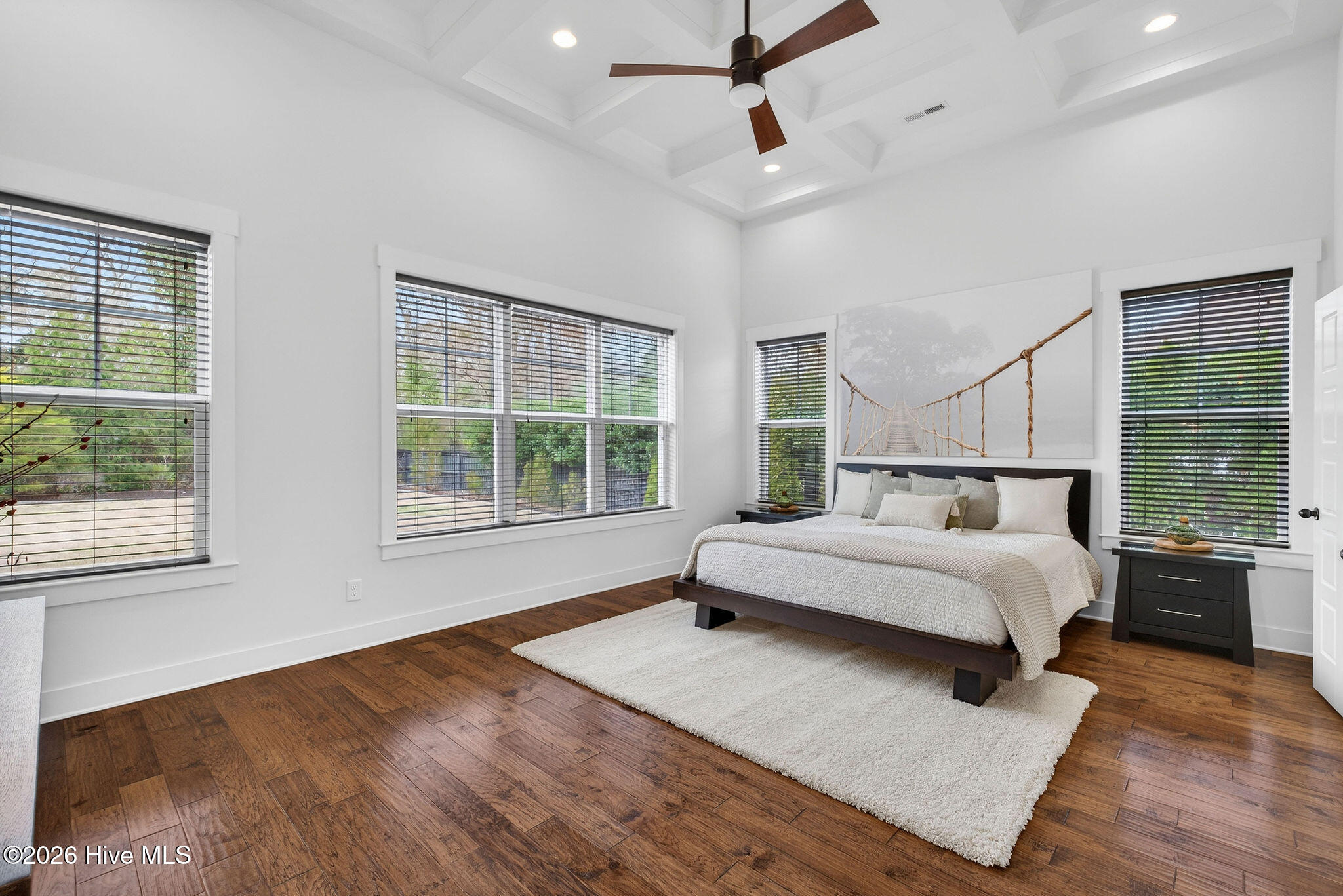 100561102 | Photo 28