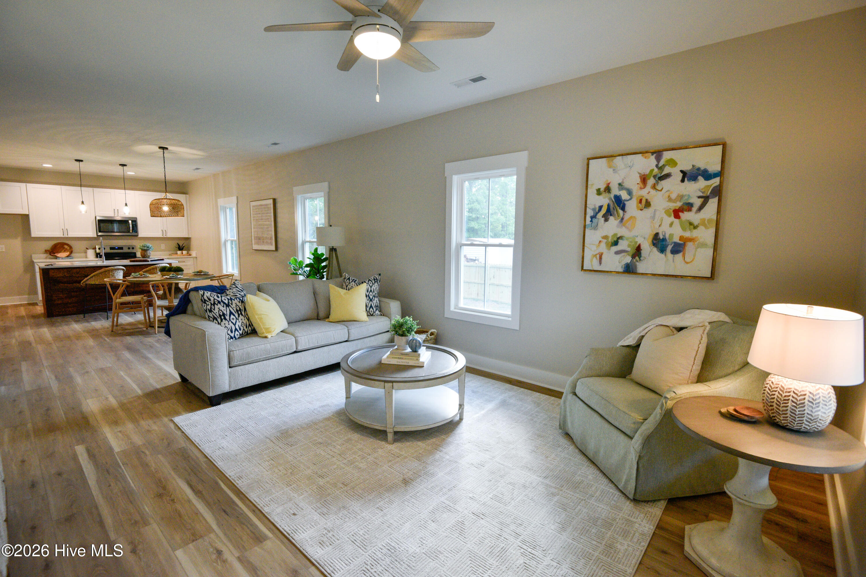 100569320 | Photo 29