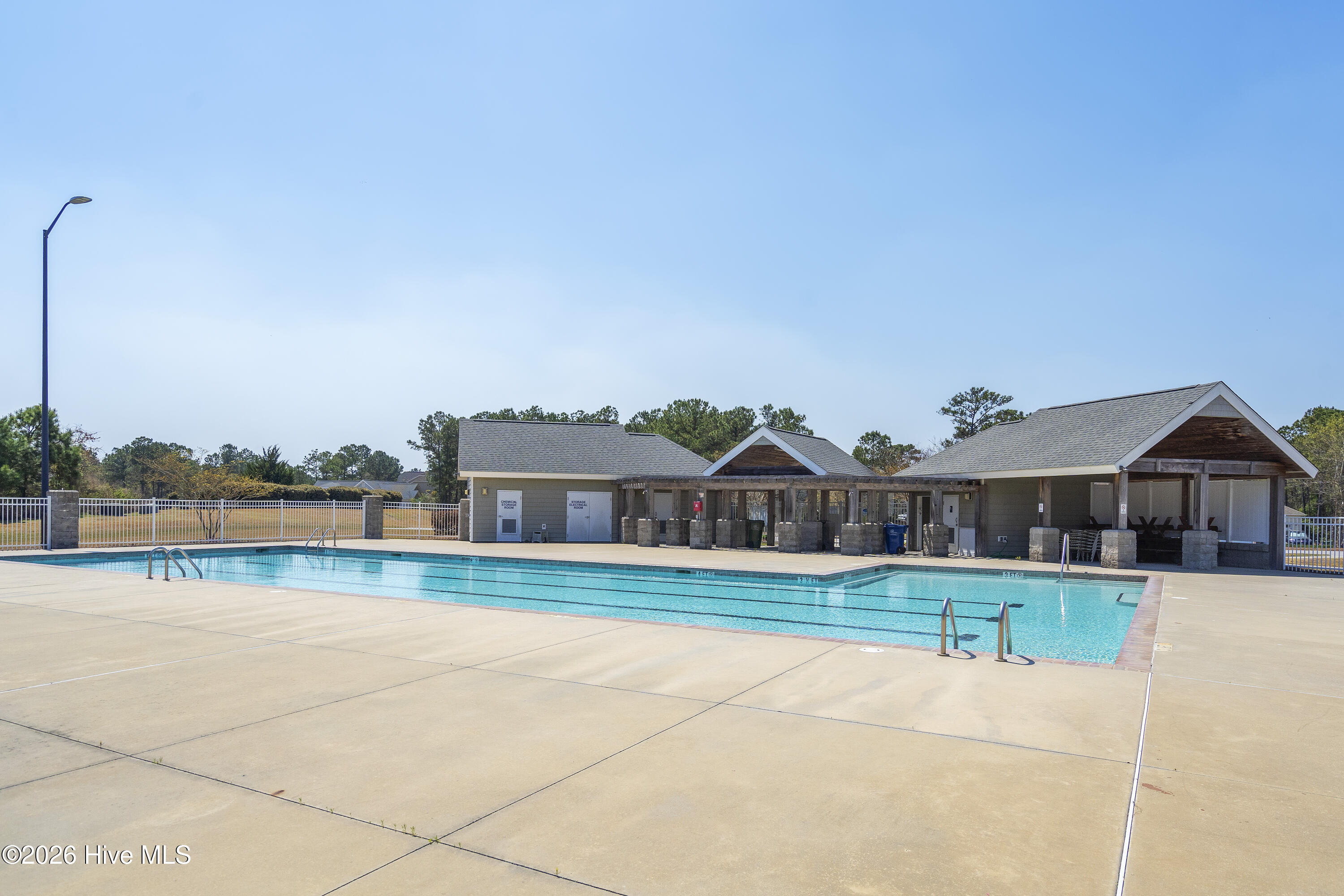 100562110 | Photo 104