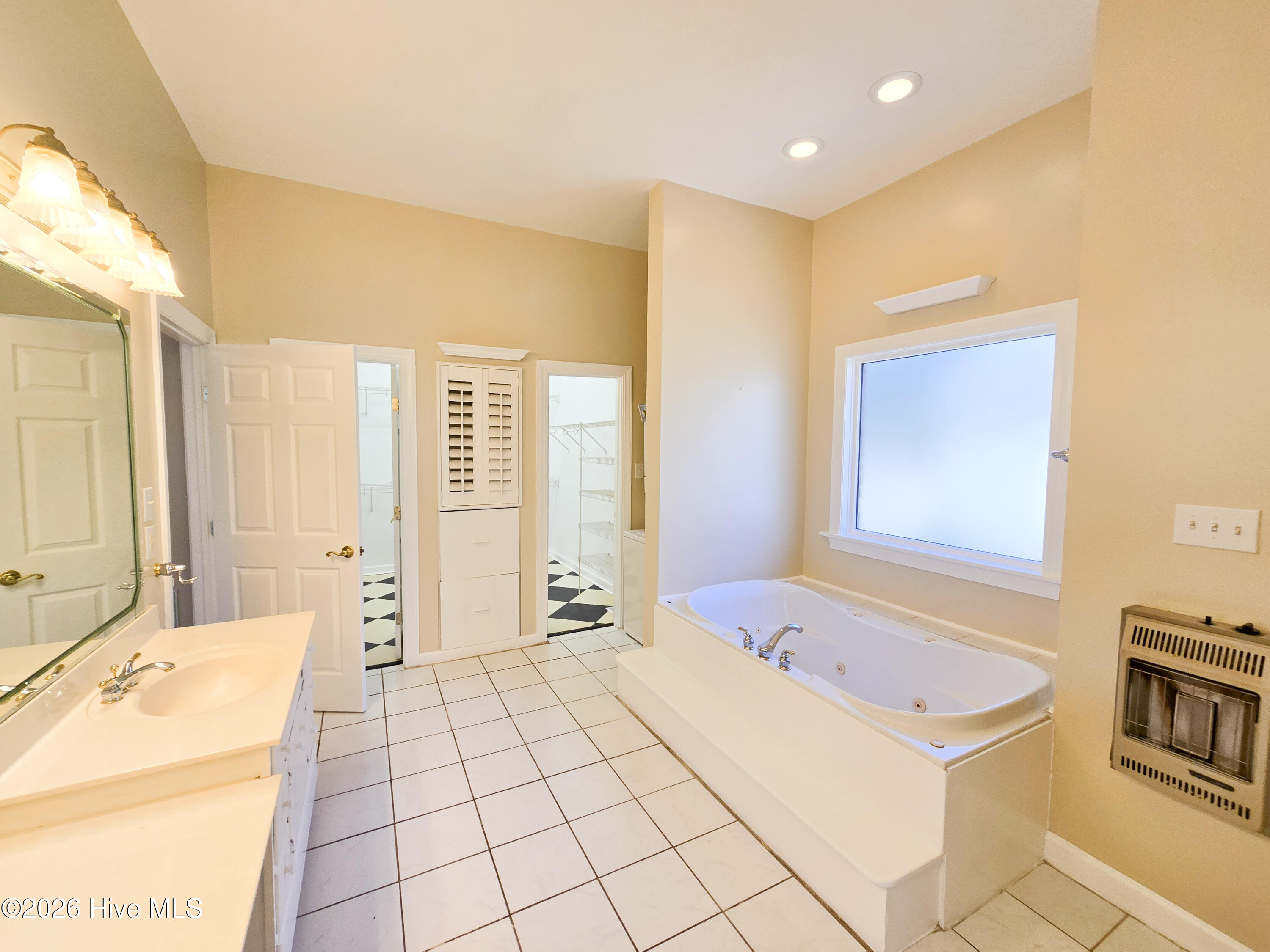 100558924 | Photo 26