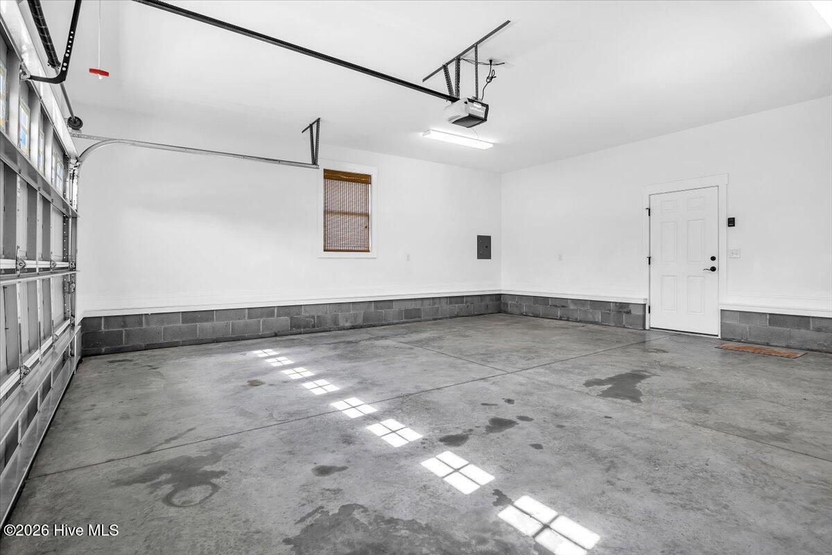 100558839 | Photo 60