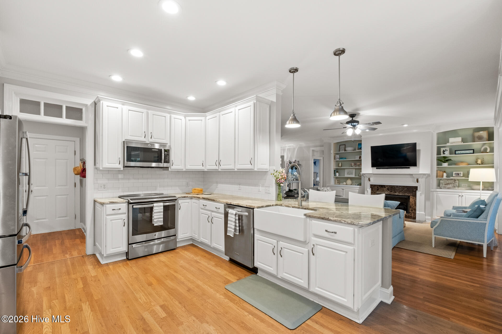 100554088 | Photo 16