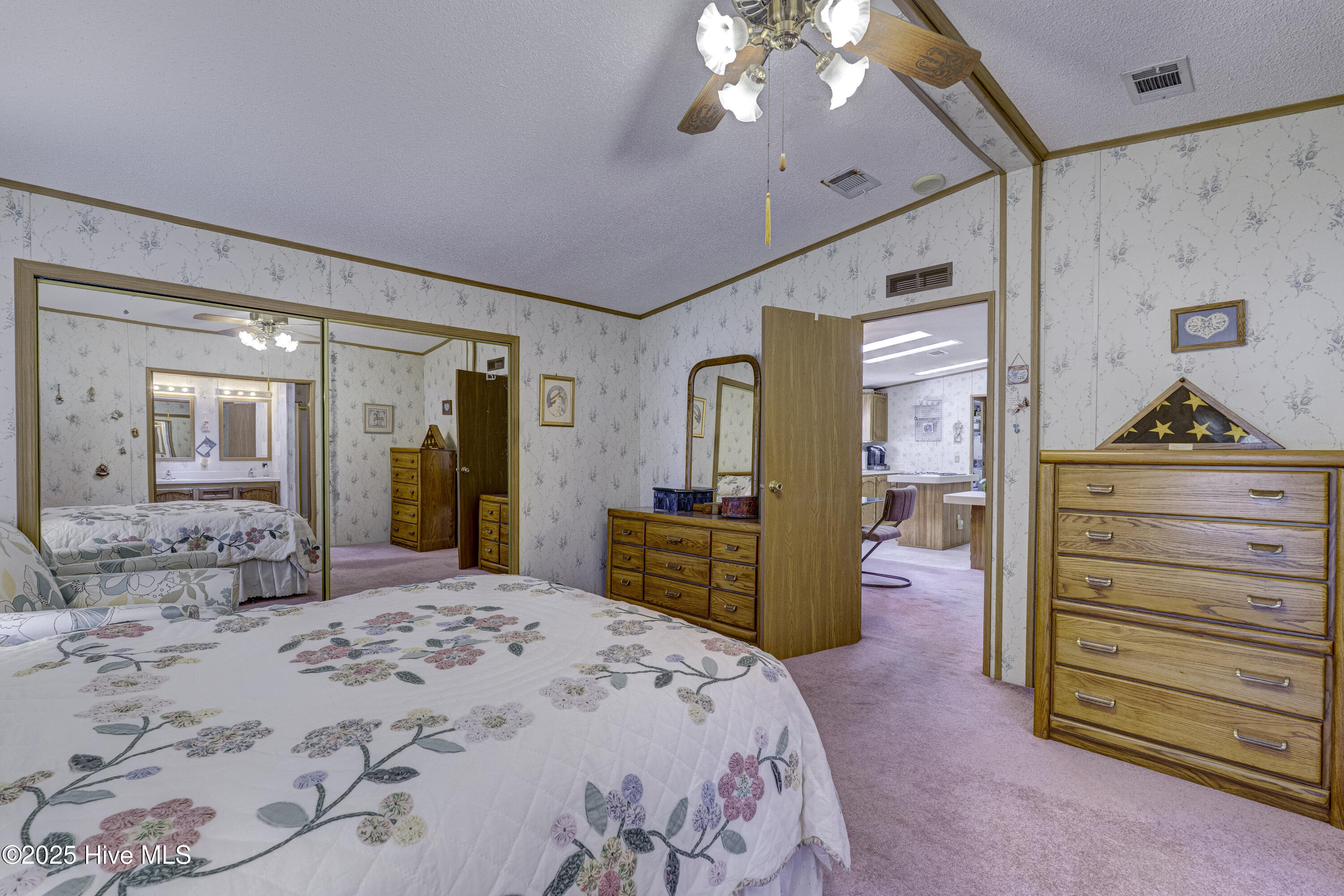 100532142 | Photo 18