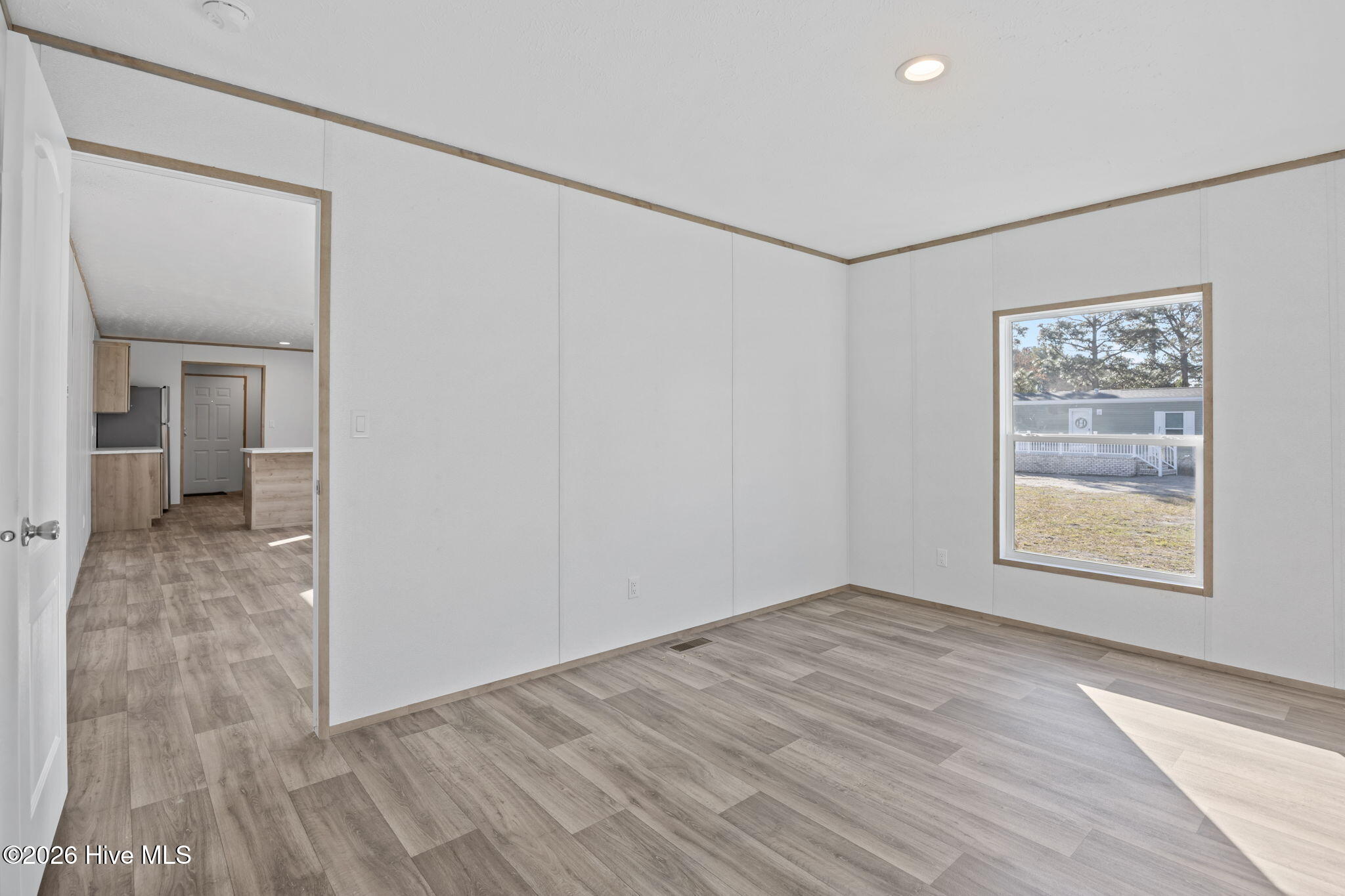 100561520 | Photo 28