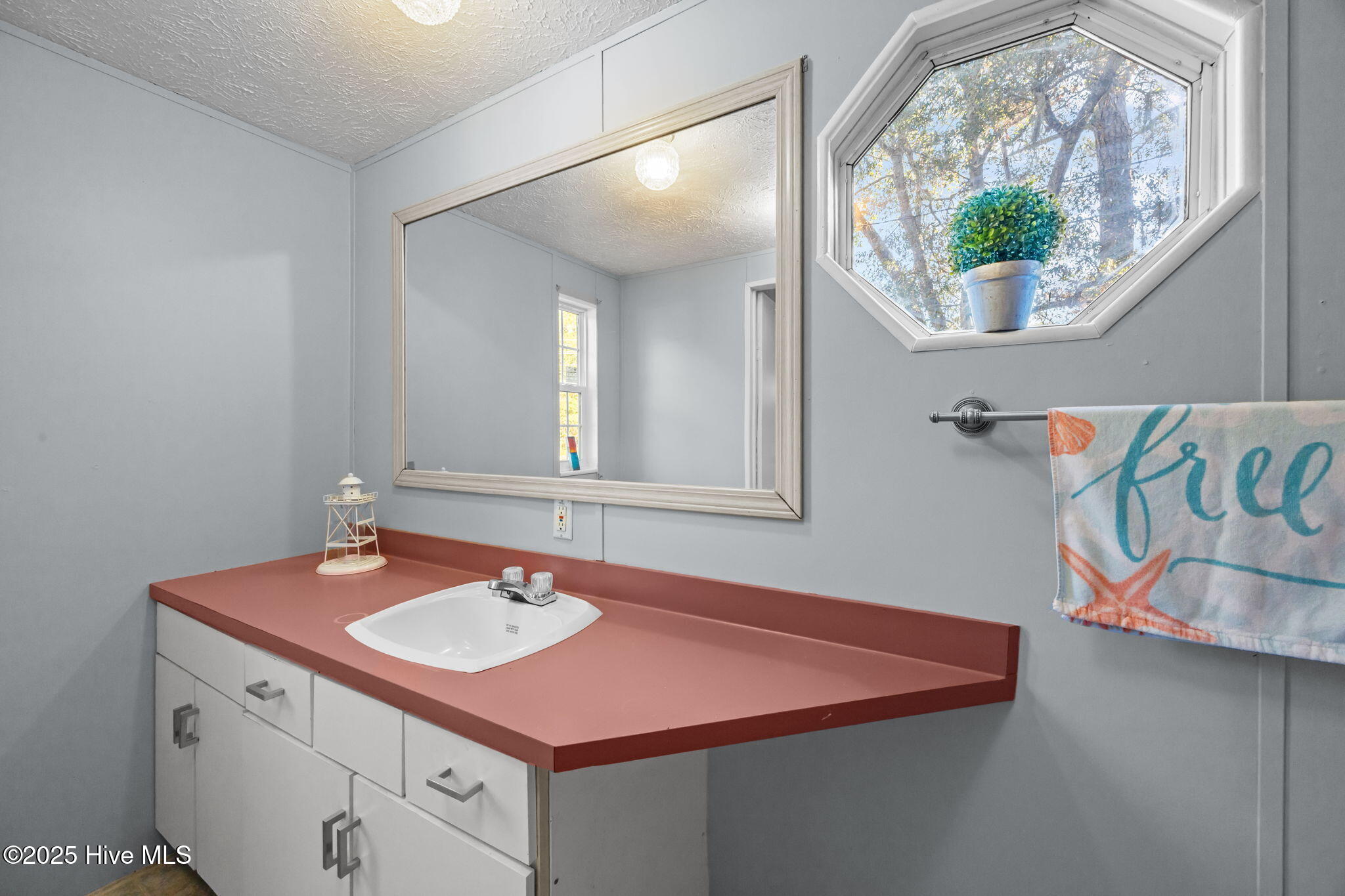 100541856 | Photo 24