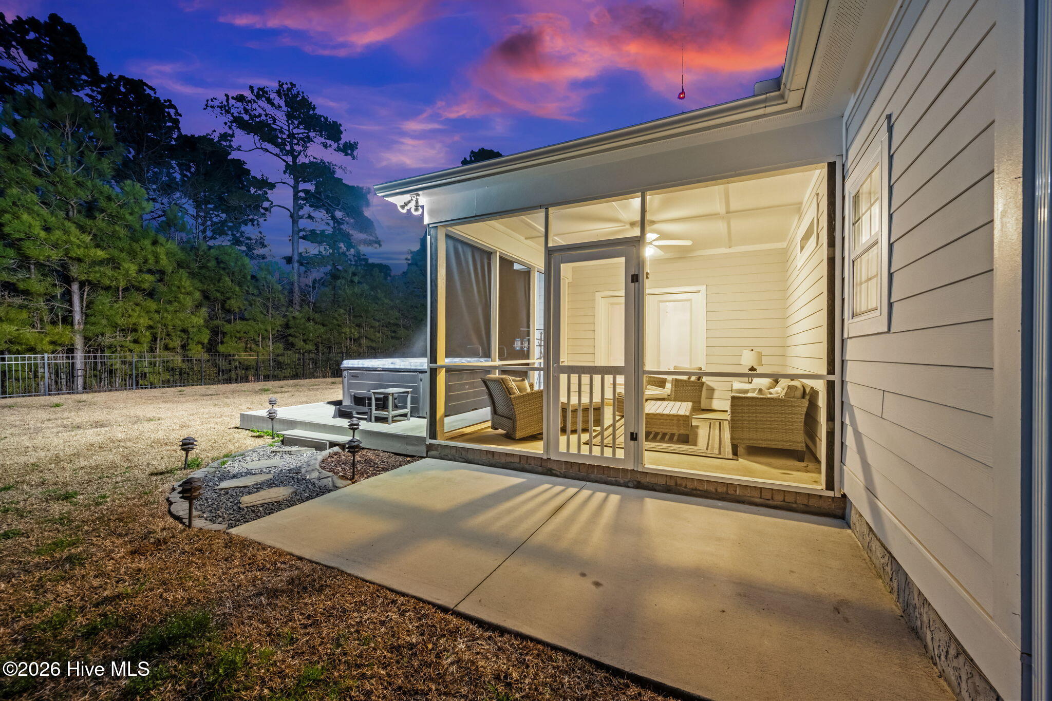 100557618 | Photo 26