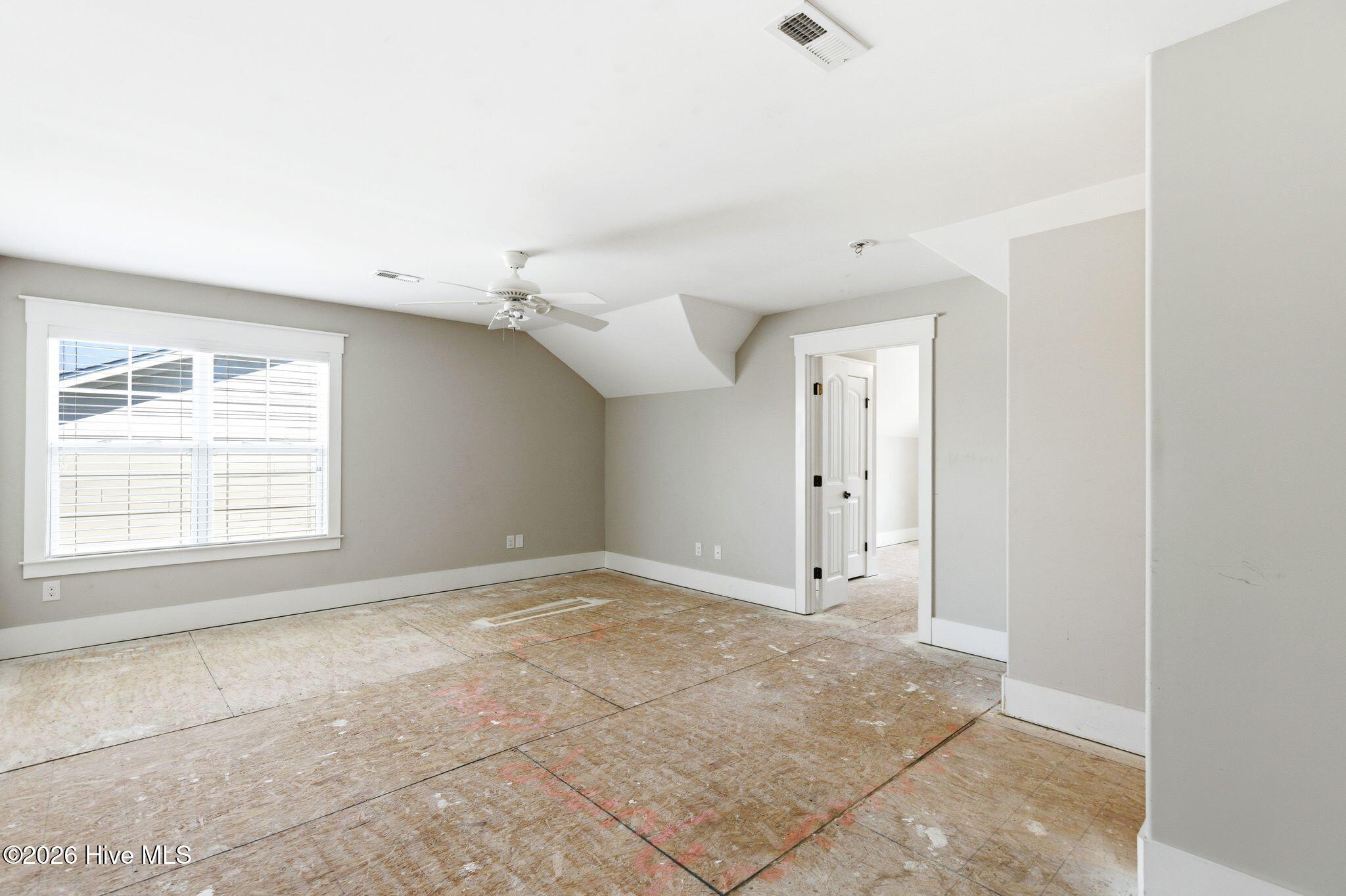 100564306 | Photo 31