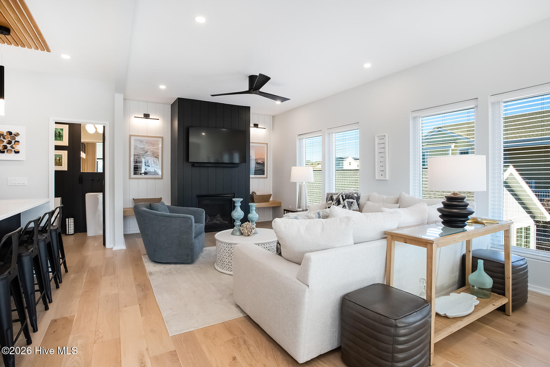 100560077 | Photo 13