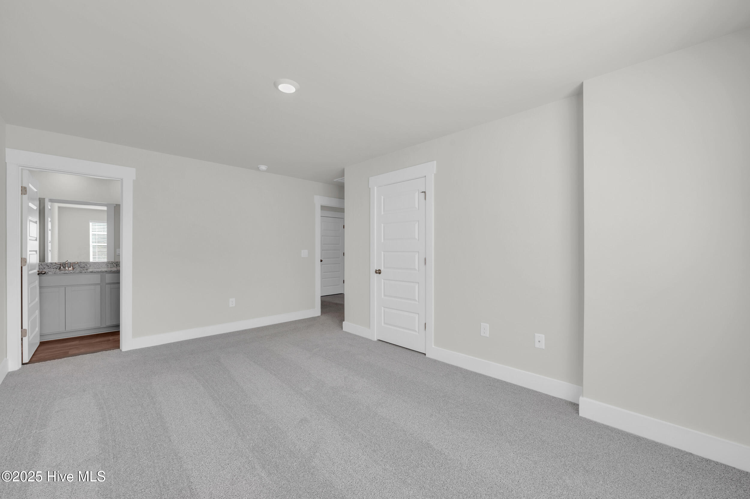 100539430 | Photo 16