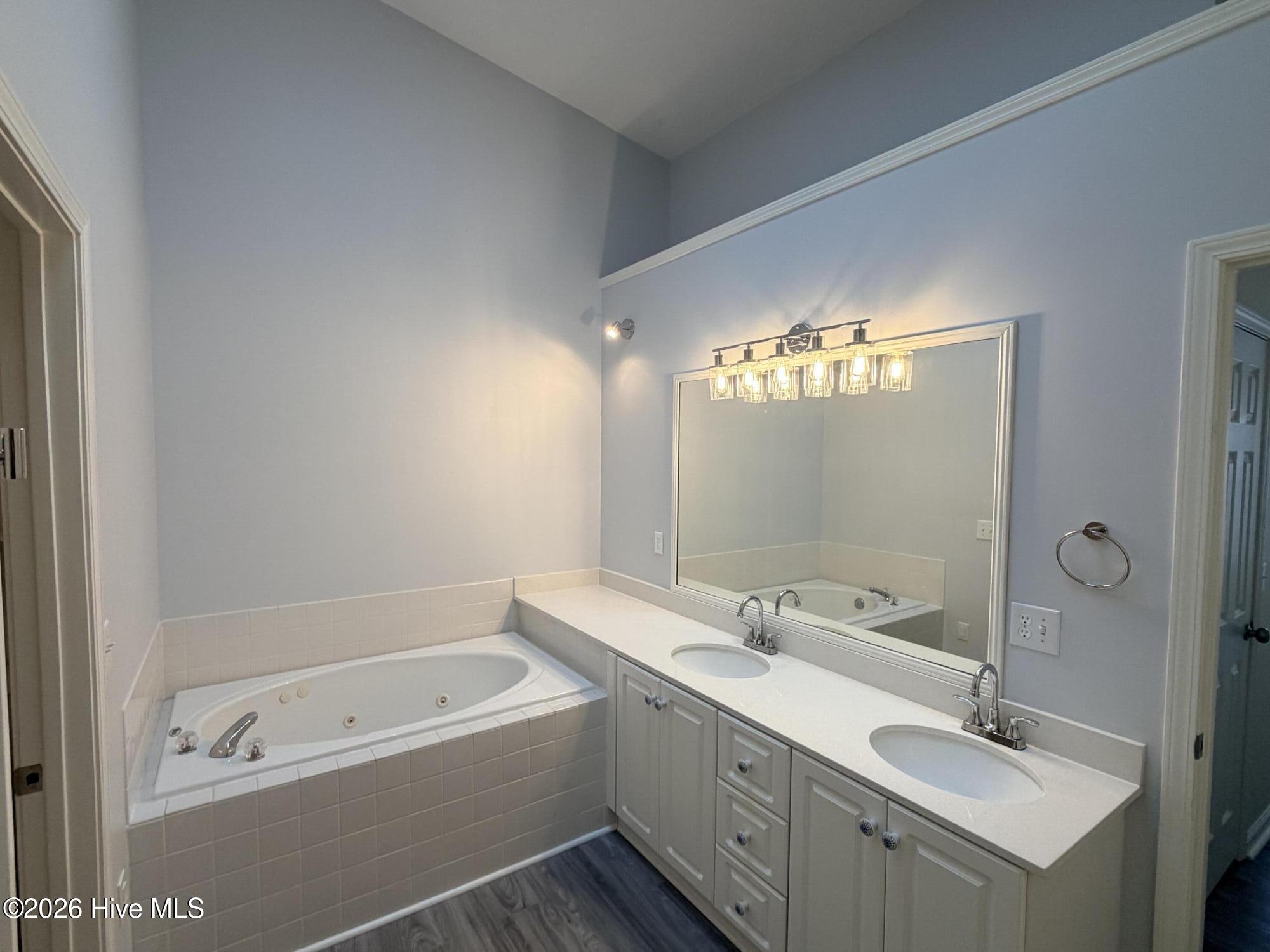 100552698 | Photo 12