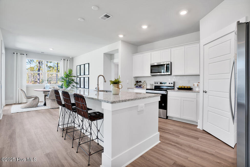 100558009 | Photo 15