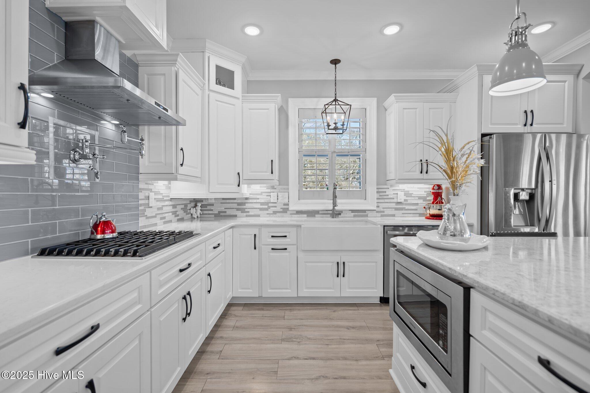 100532890 | Photo 26