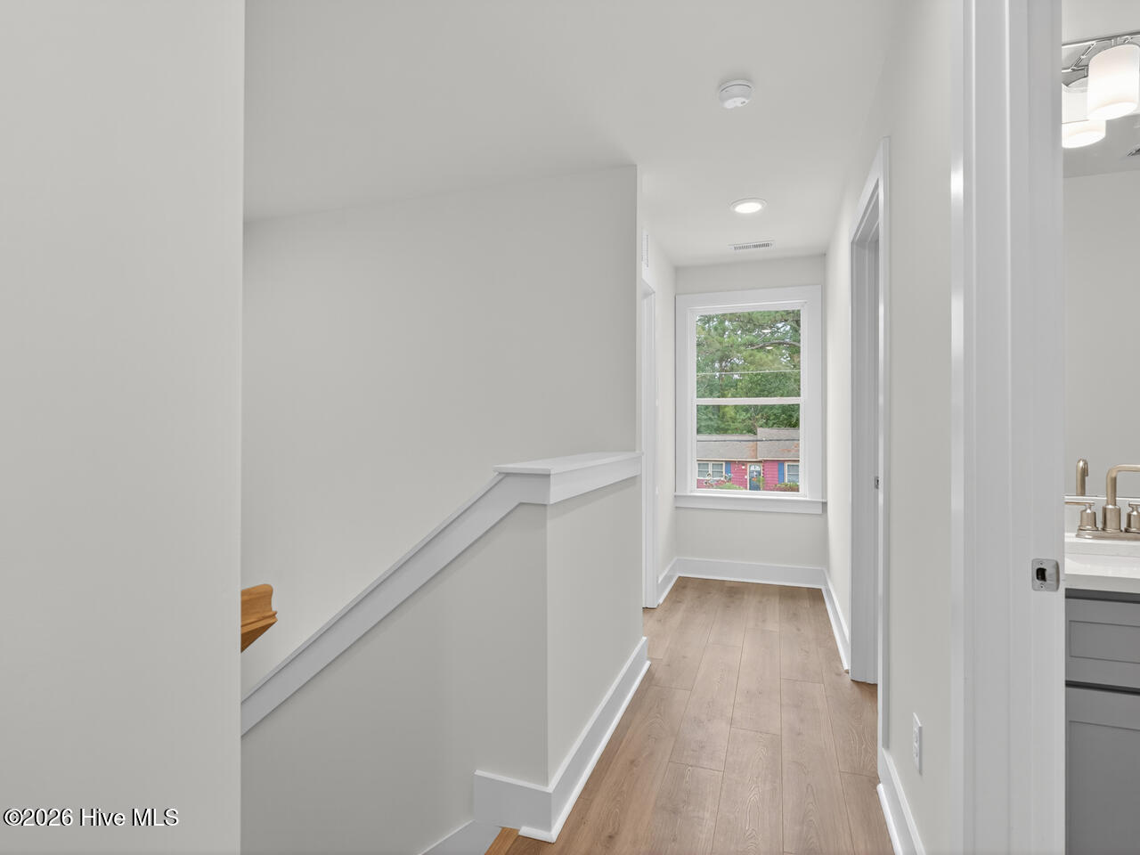 100547597 | Photo 26