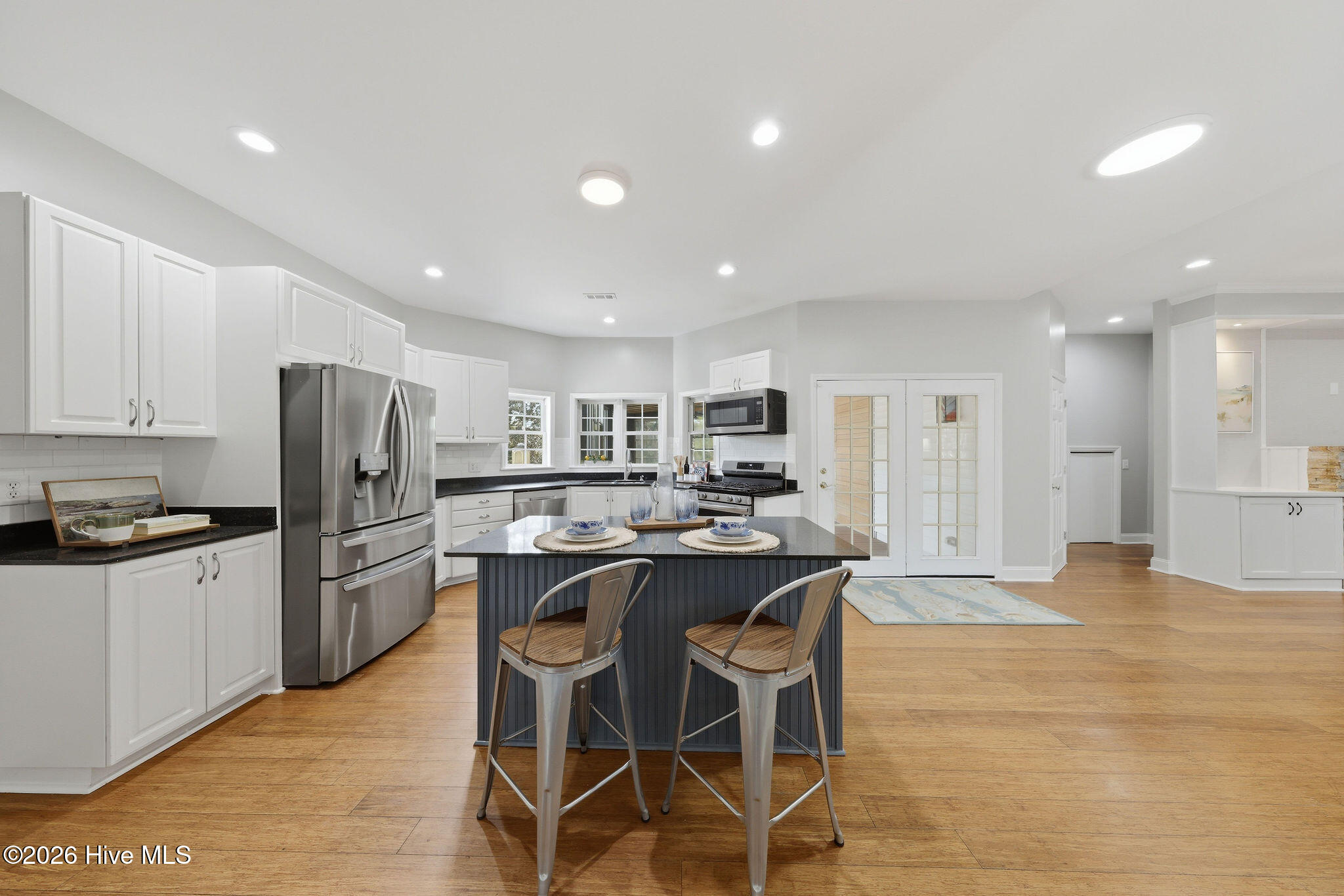 100565537 | Photo 37