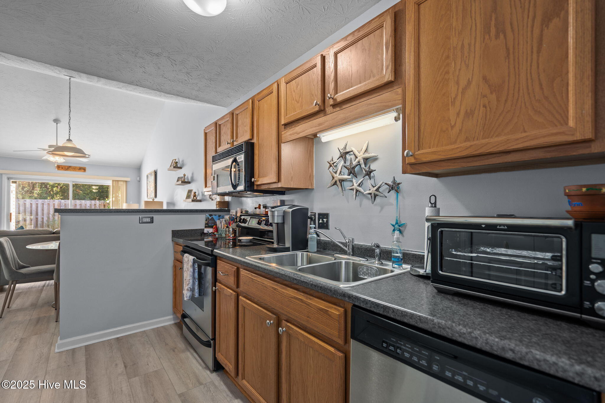 100537421 | Photo 21