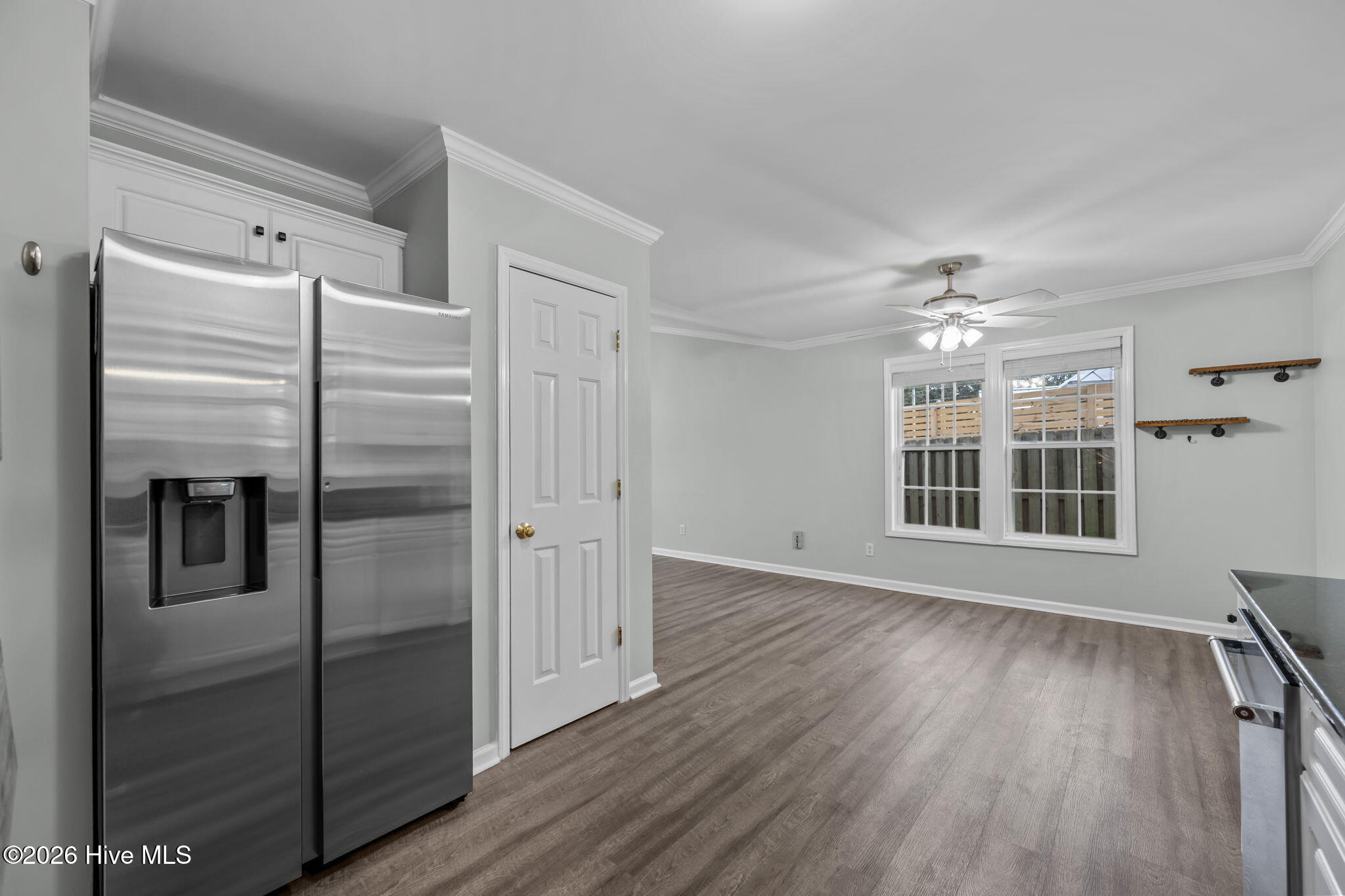 100556265 | Photo 15