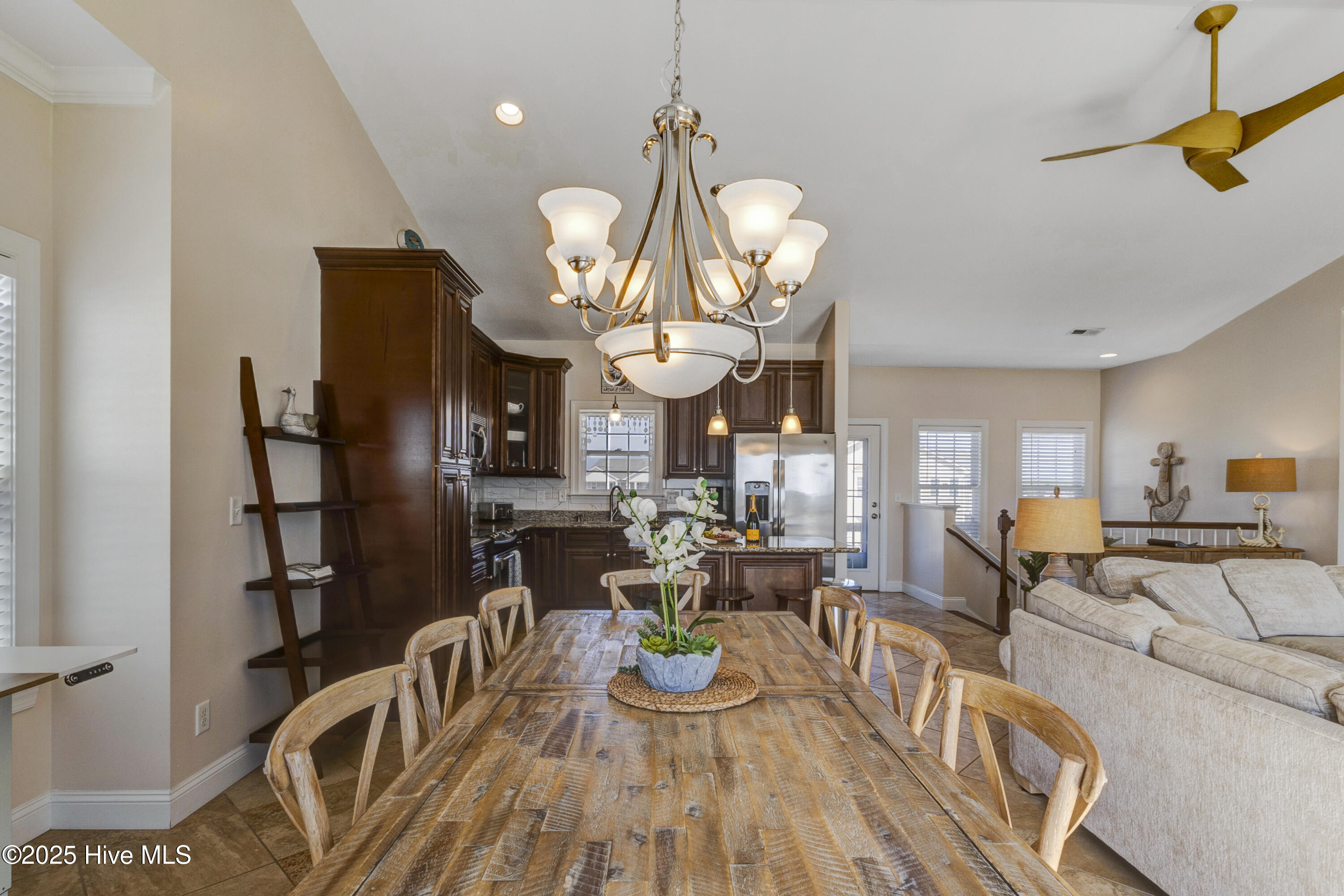 100557333 | Photo 19