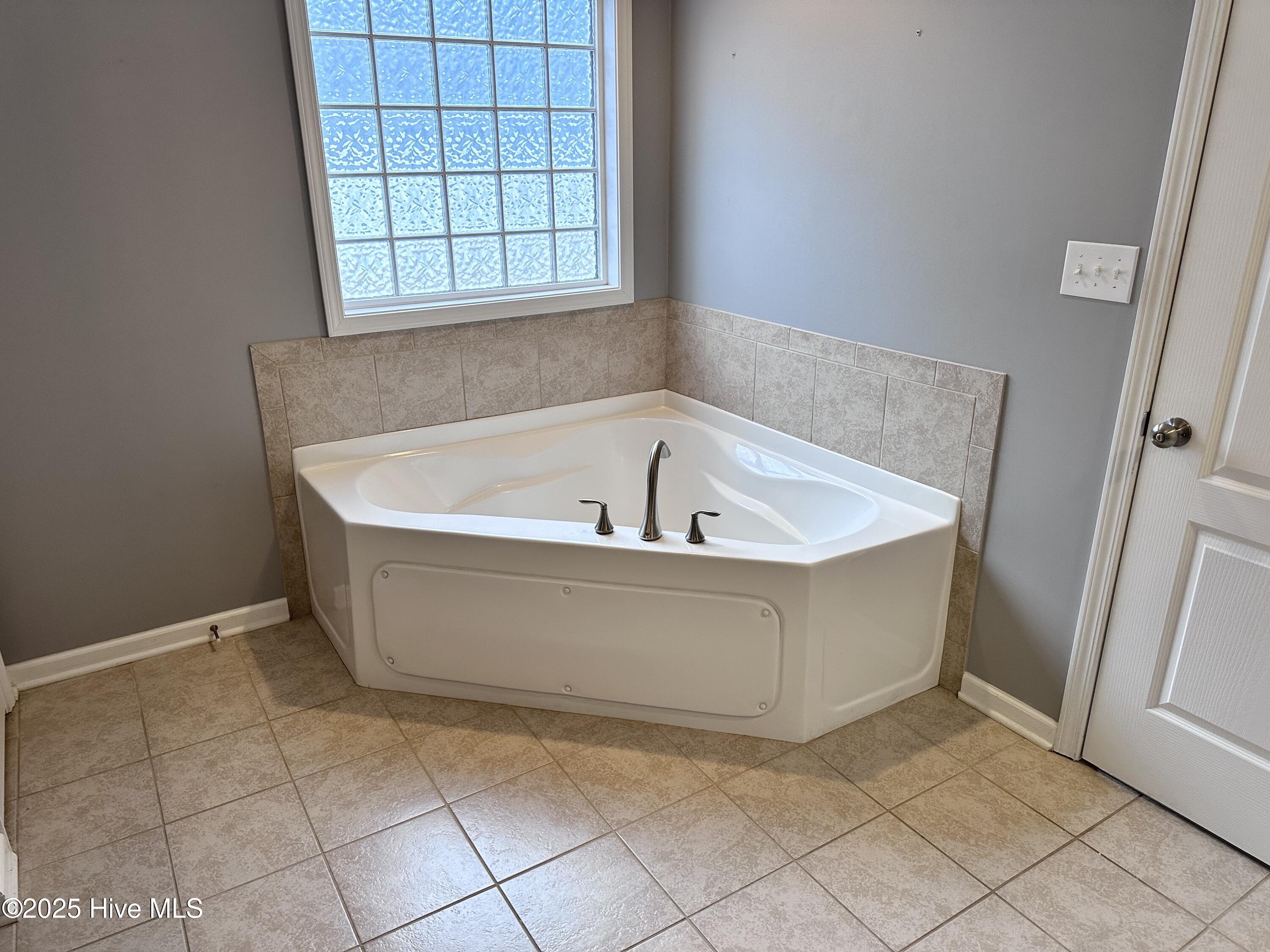 100542774 | Photo 18