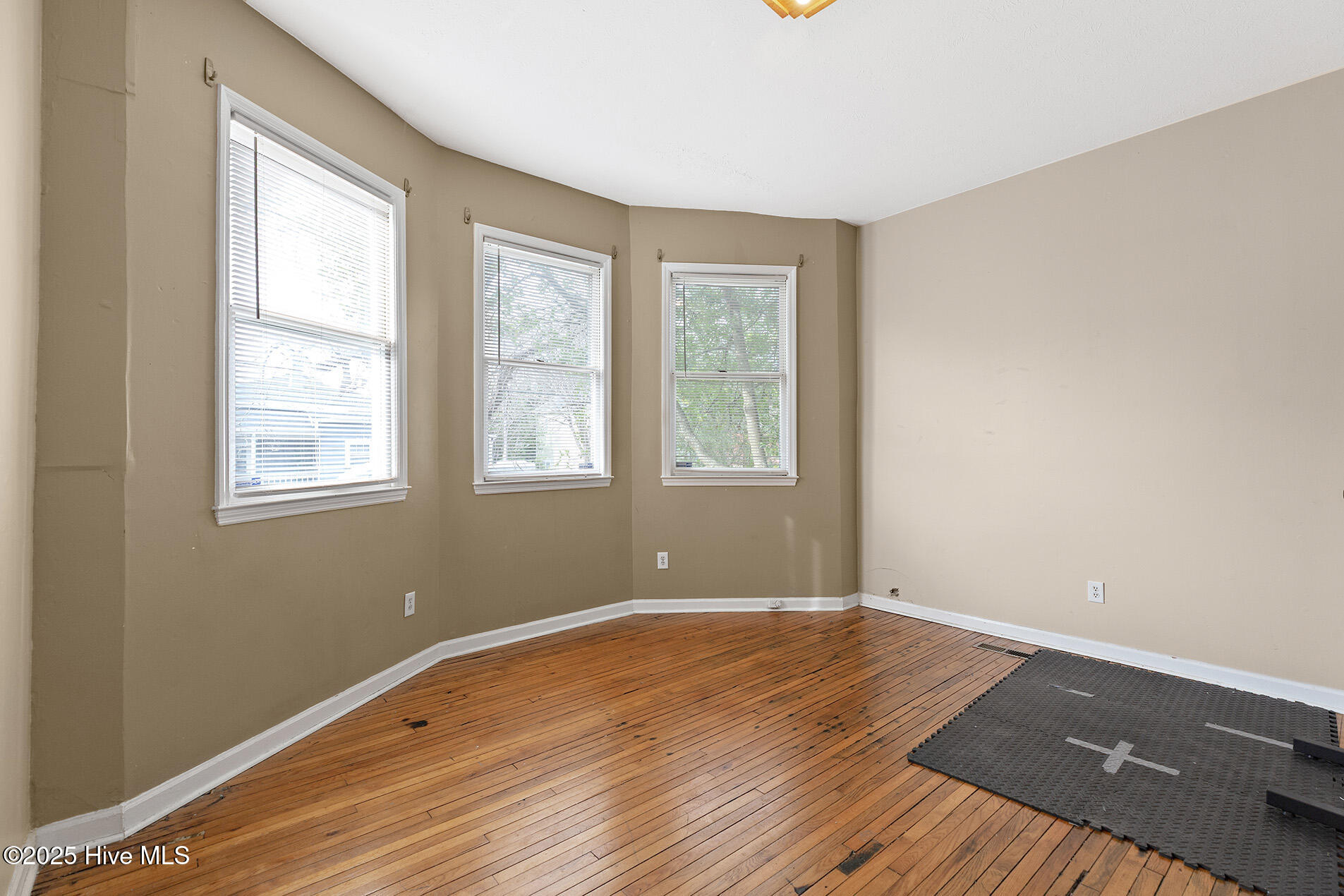 100544261 | Photo 19