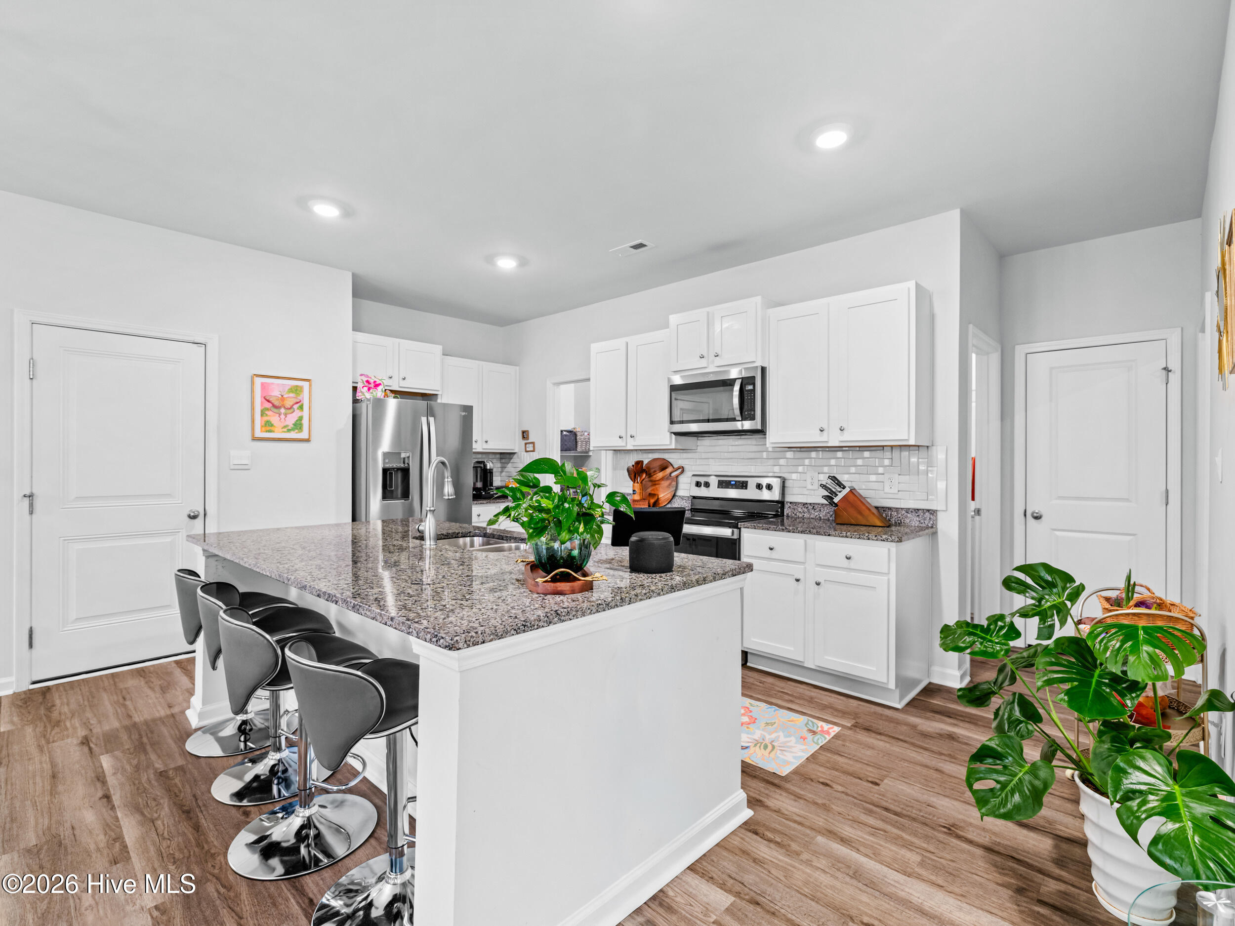 100562938 | Photo 18