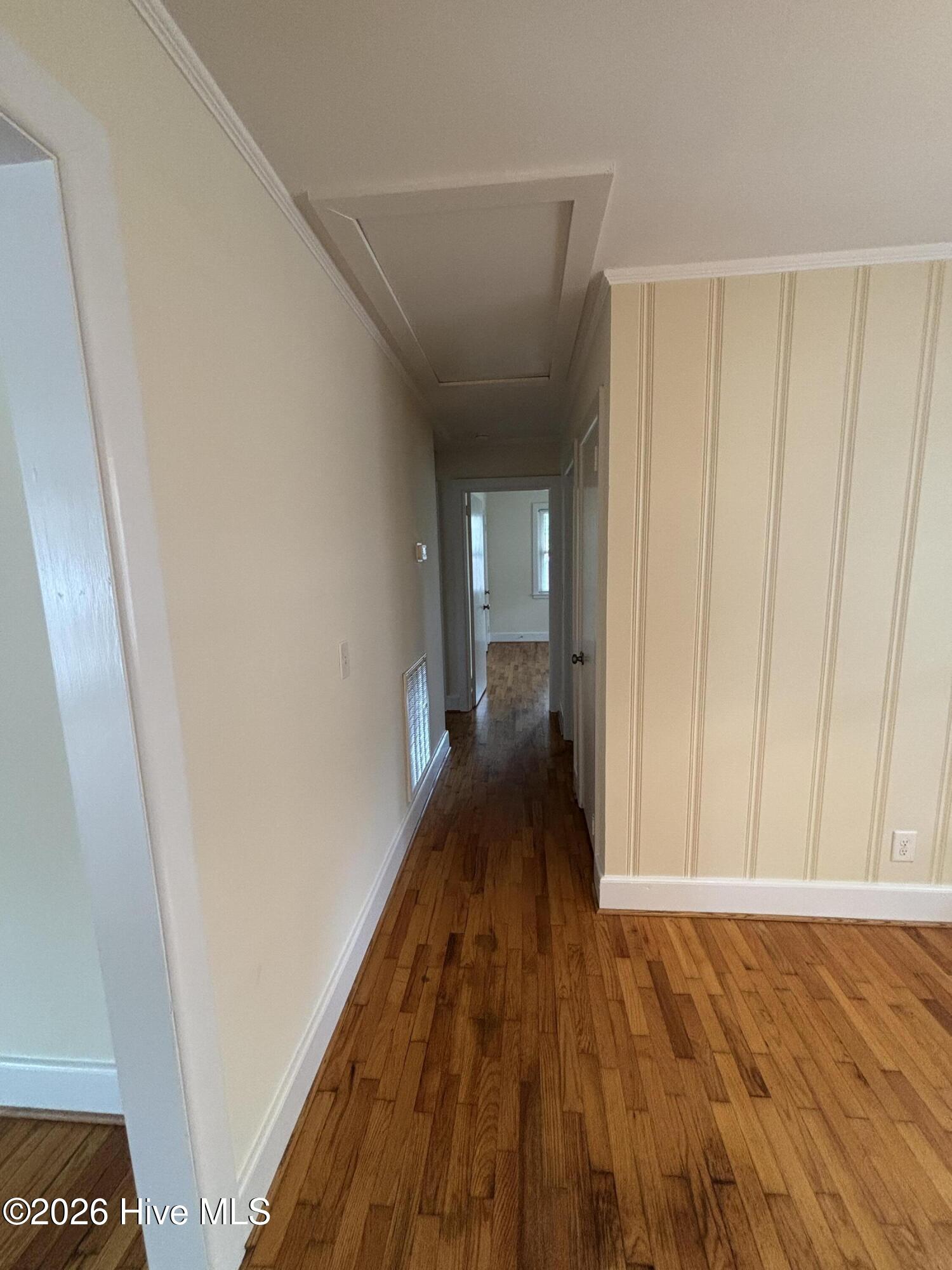 100561004 | Photo 17