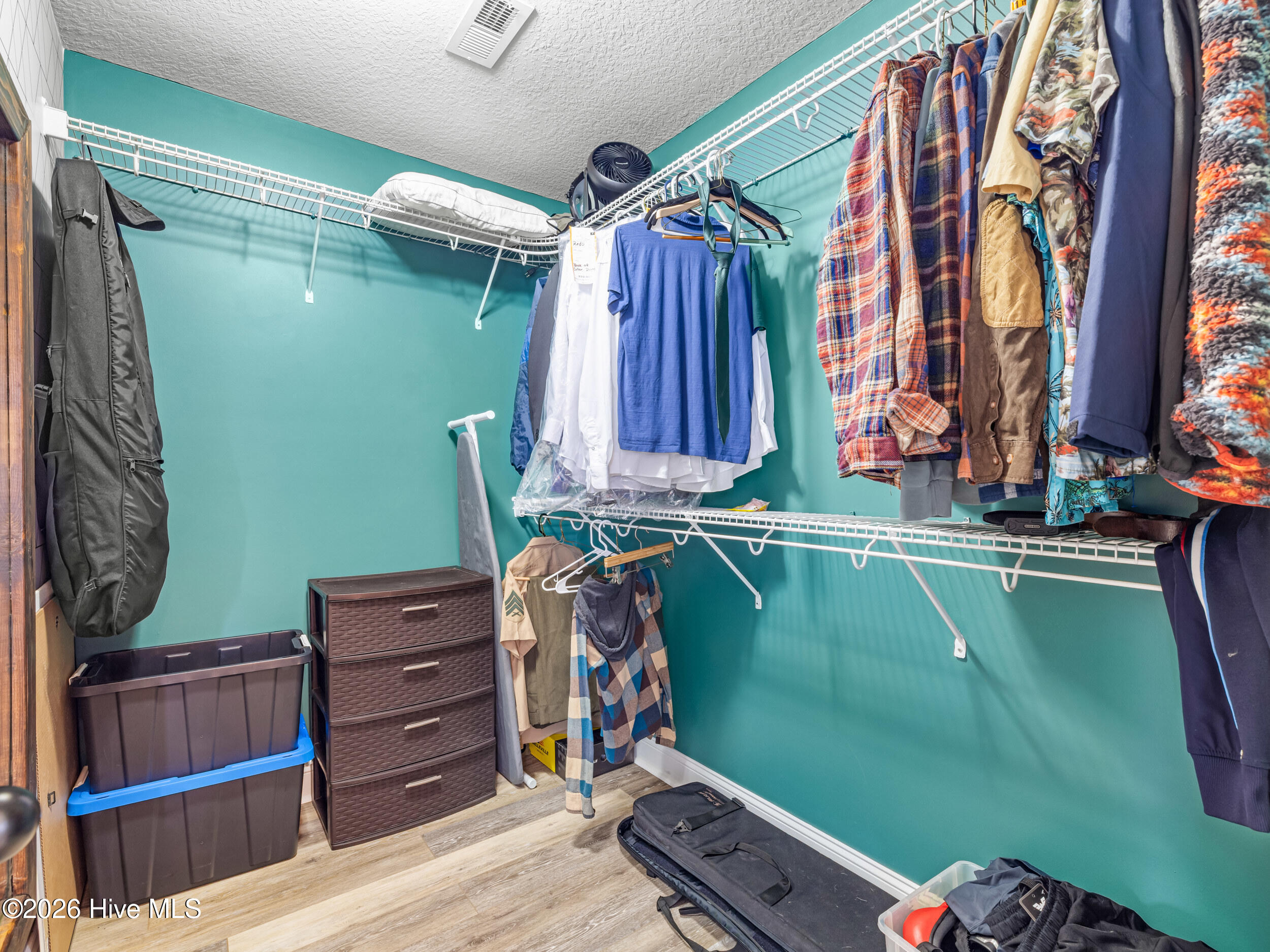 100548593 | Photo 28