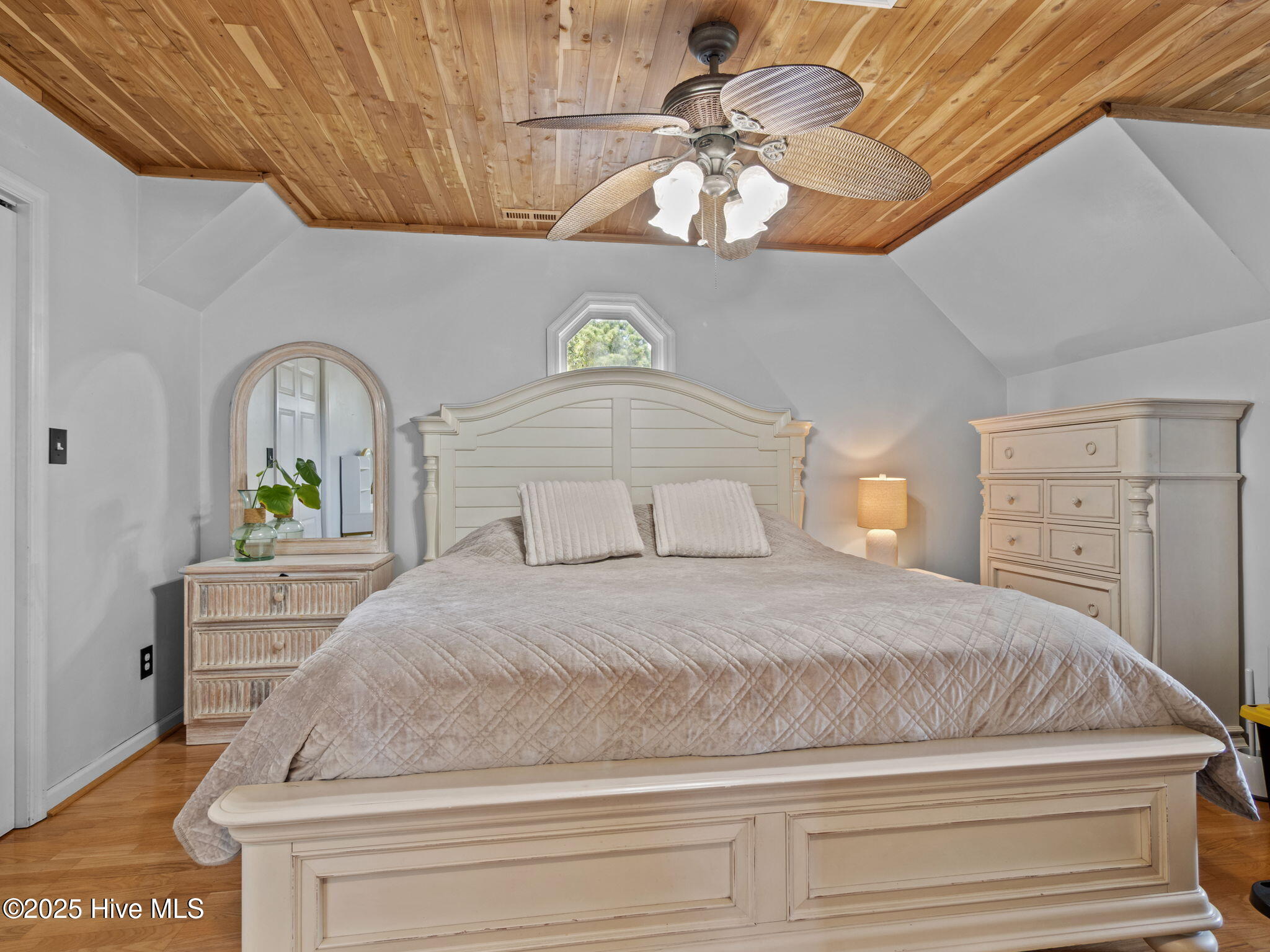 100535865 | Photo 31