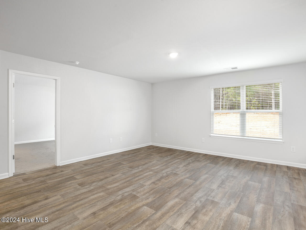 100533590 | Photo 13