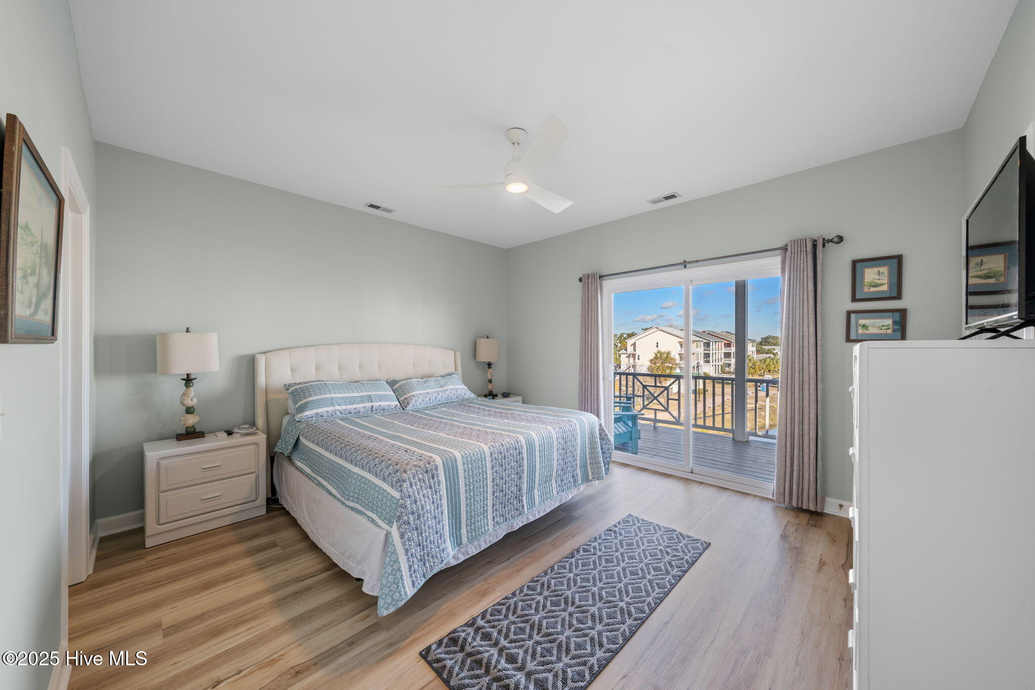 100526205 | Photo 44