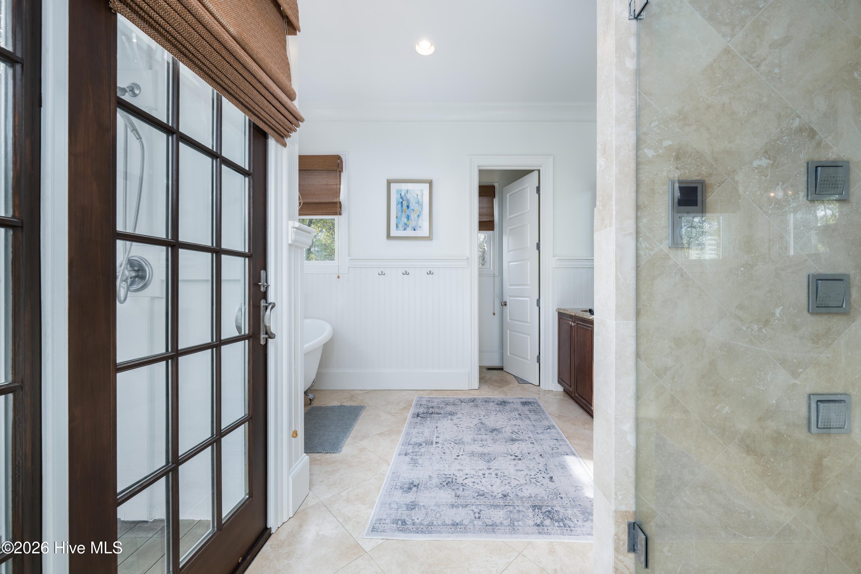 100549444 | Photo 32