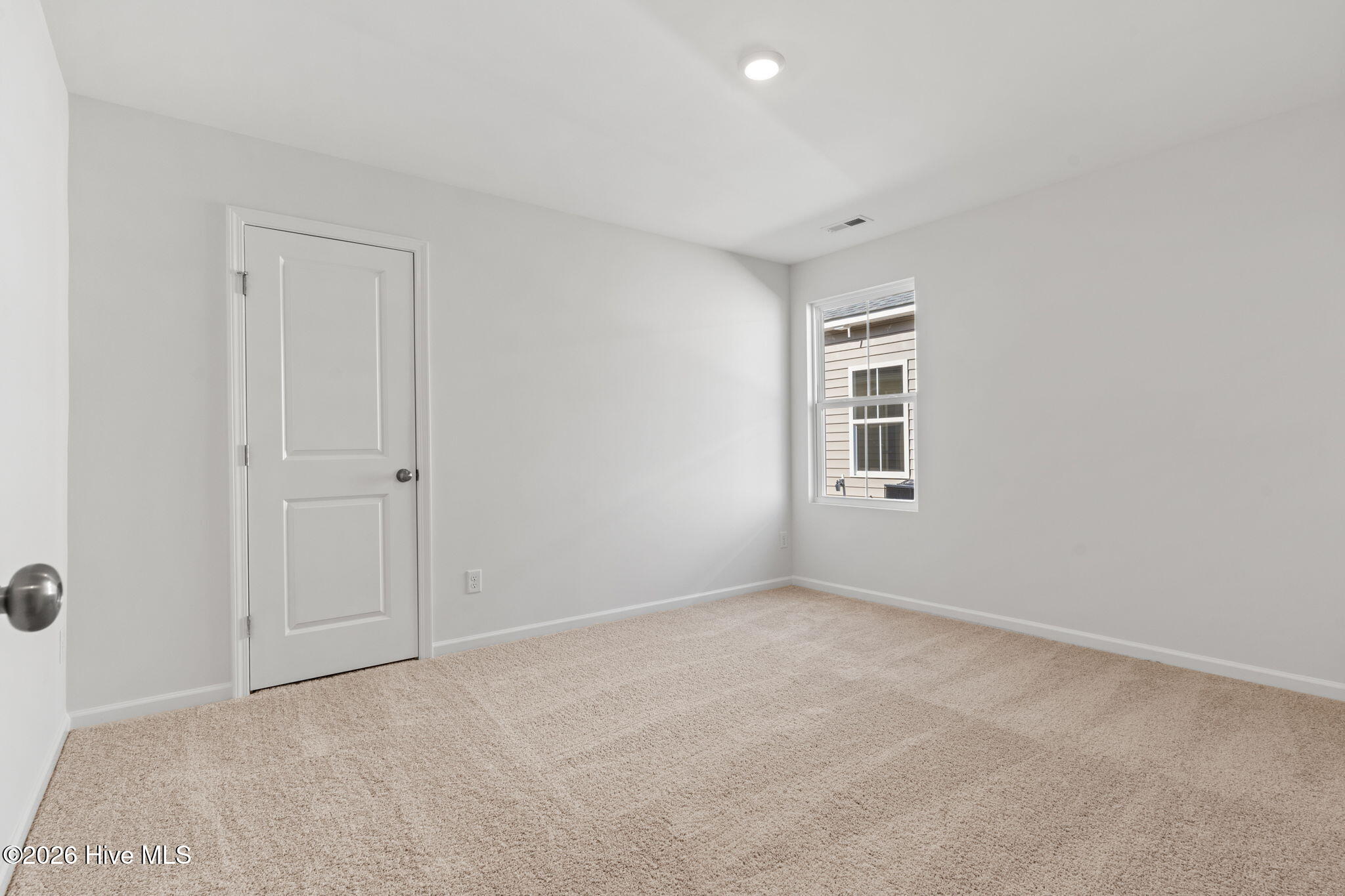 100560324 | Photo 15