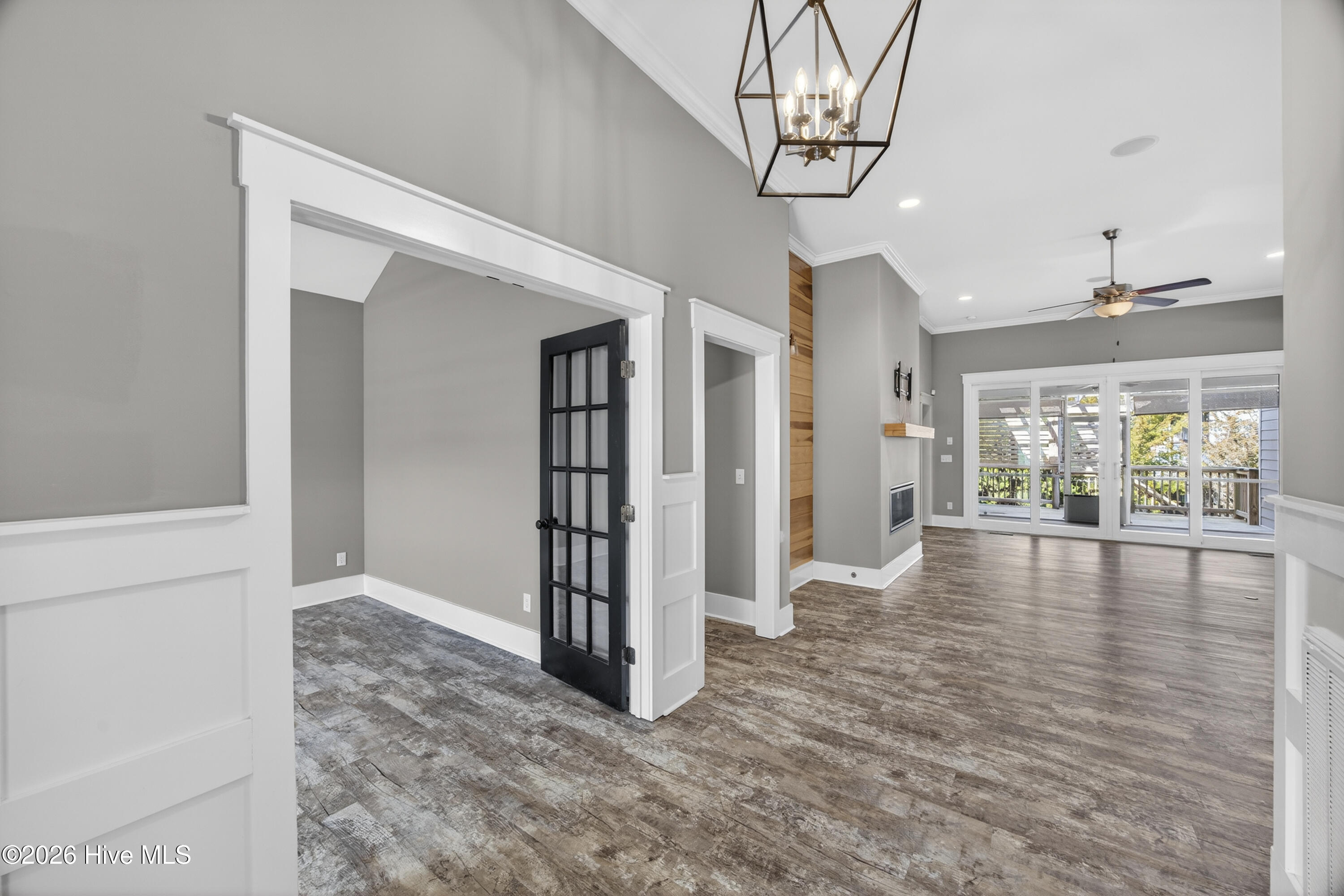 100555140 | Photo 23