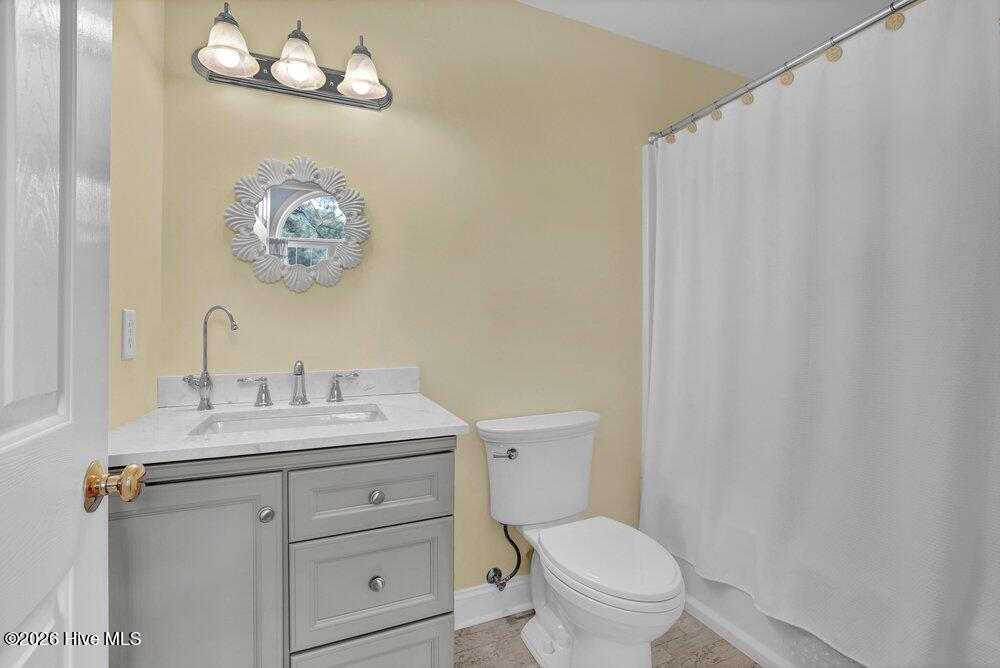 100568961 | Photo 35