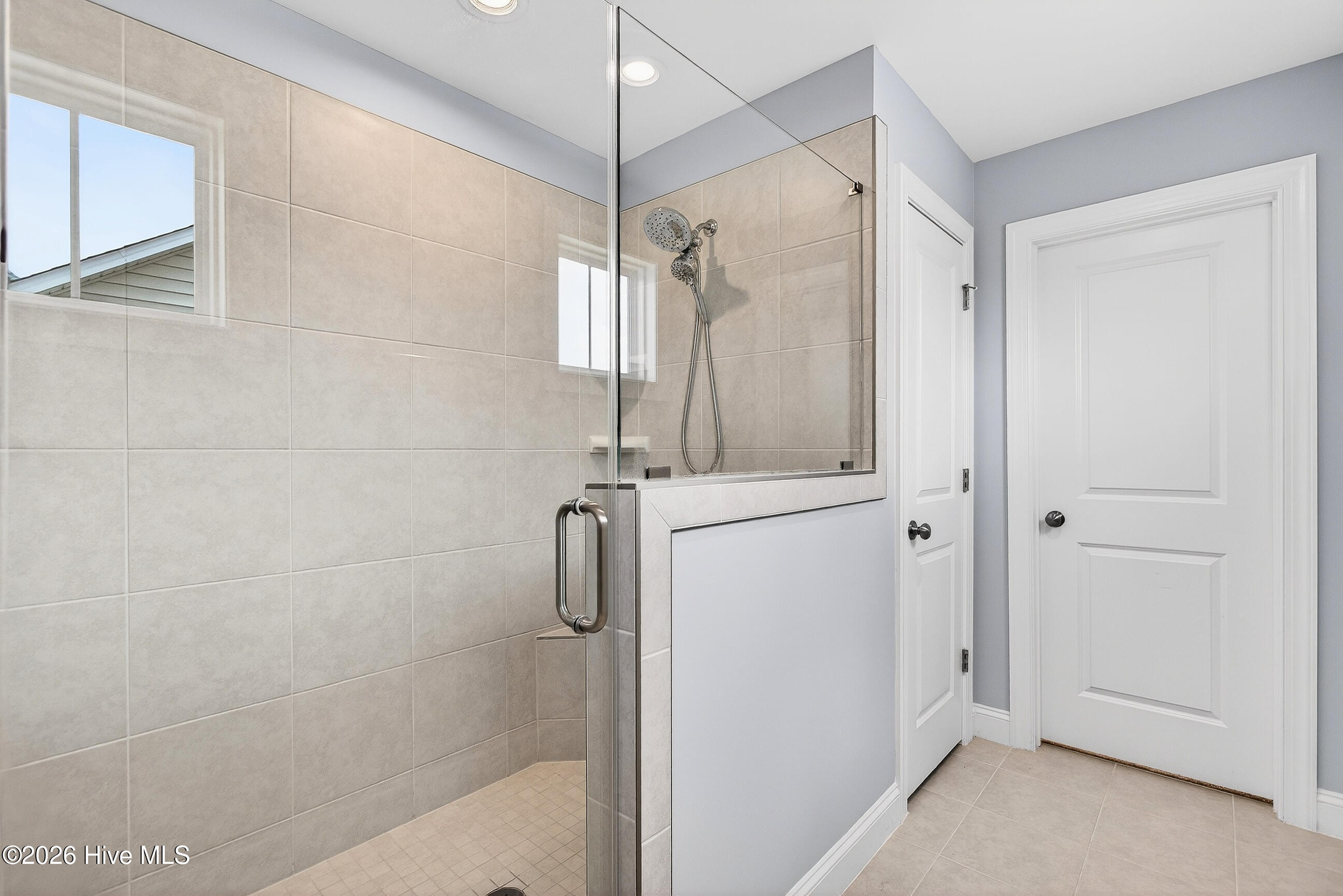 100563348 | Photo 29