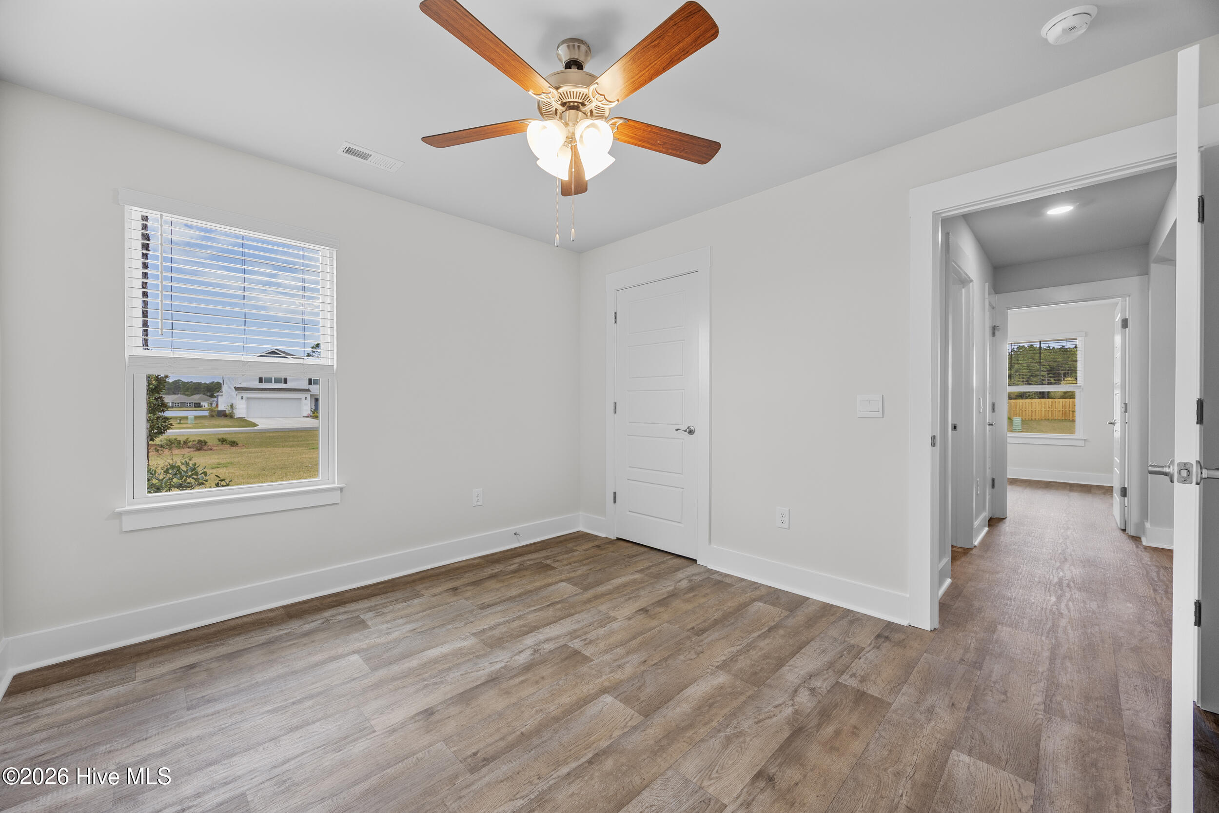 100563426 | Photo 13