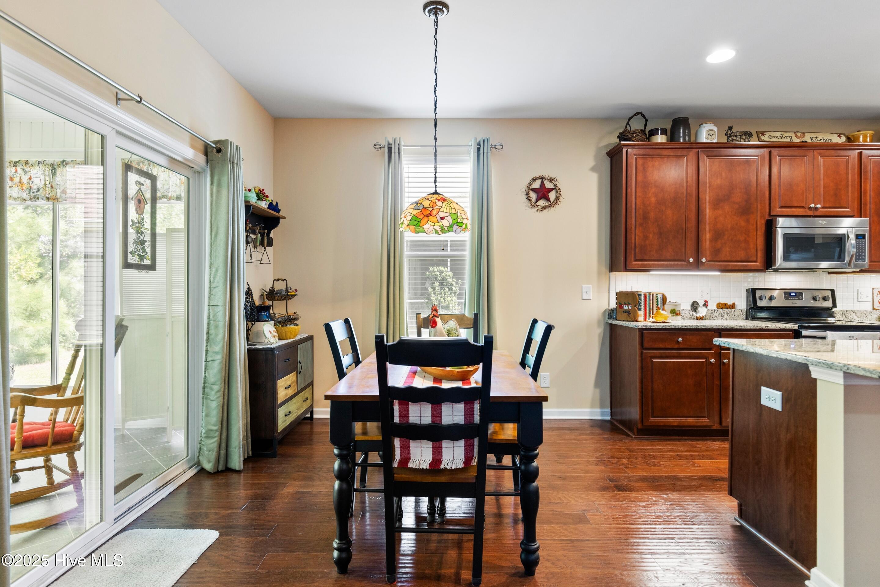 100529206 | Photo 19