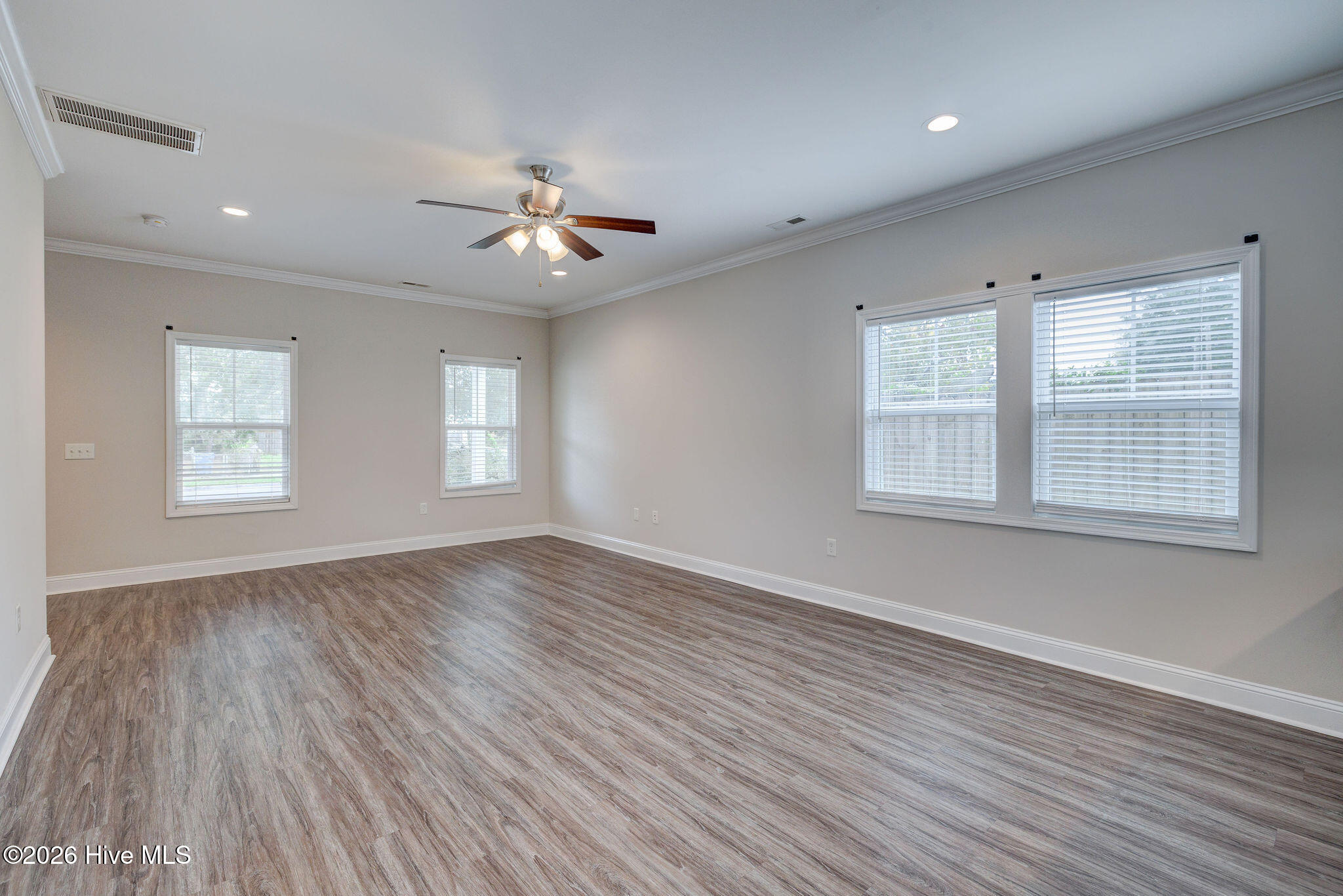 100562693 | Photo 16