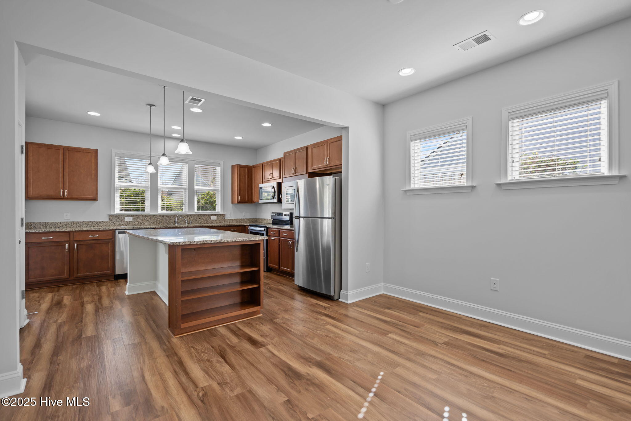 100540336 | Photo 22