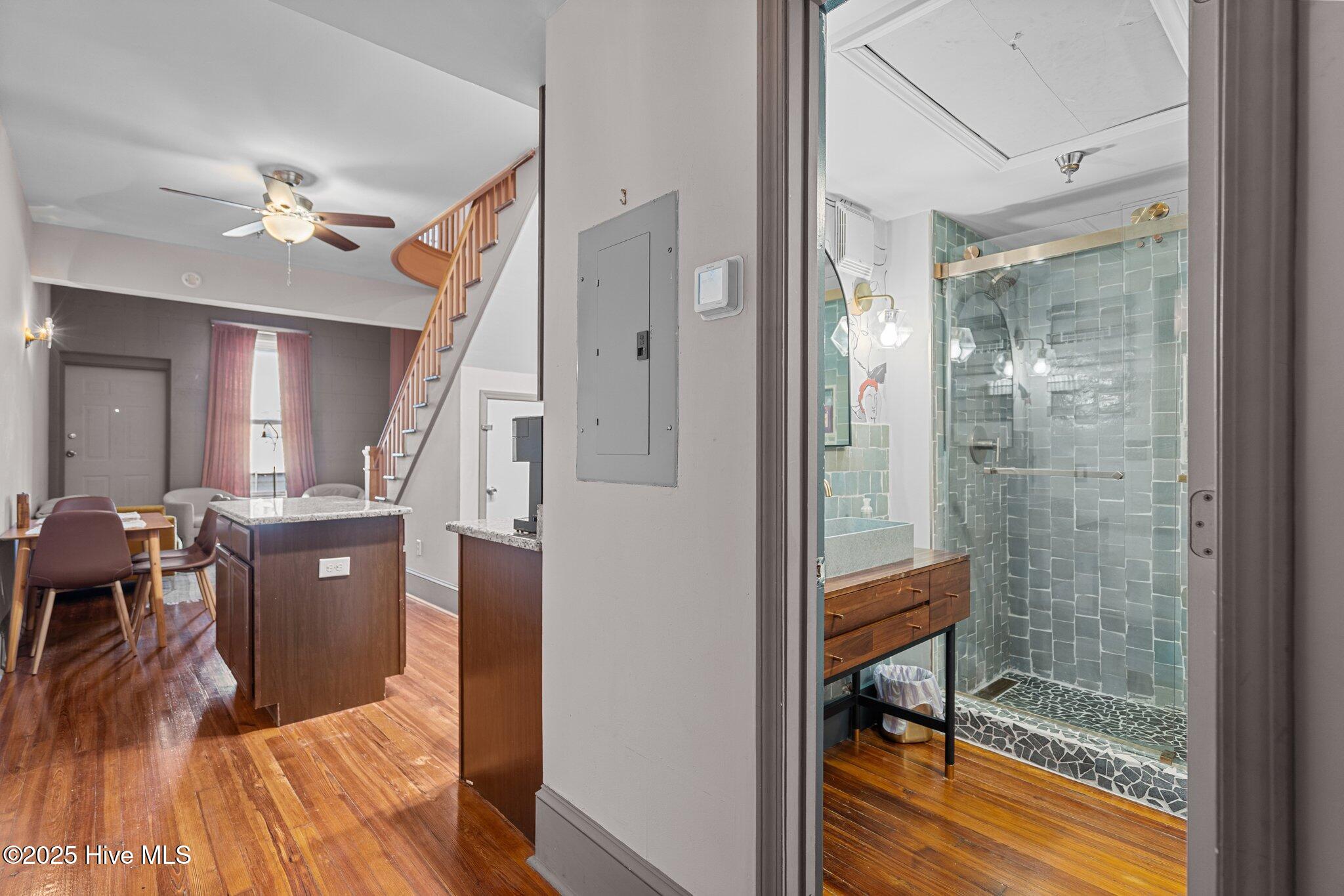 100509960 | Photo 18