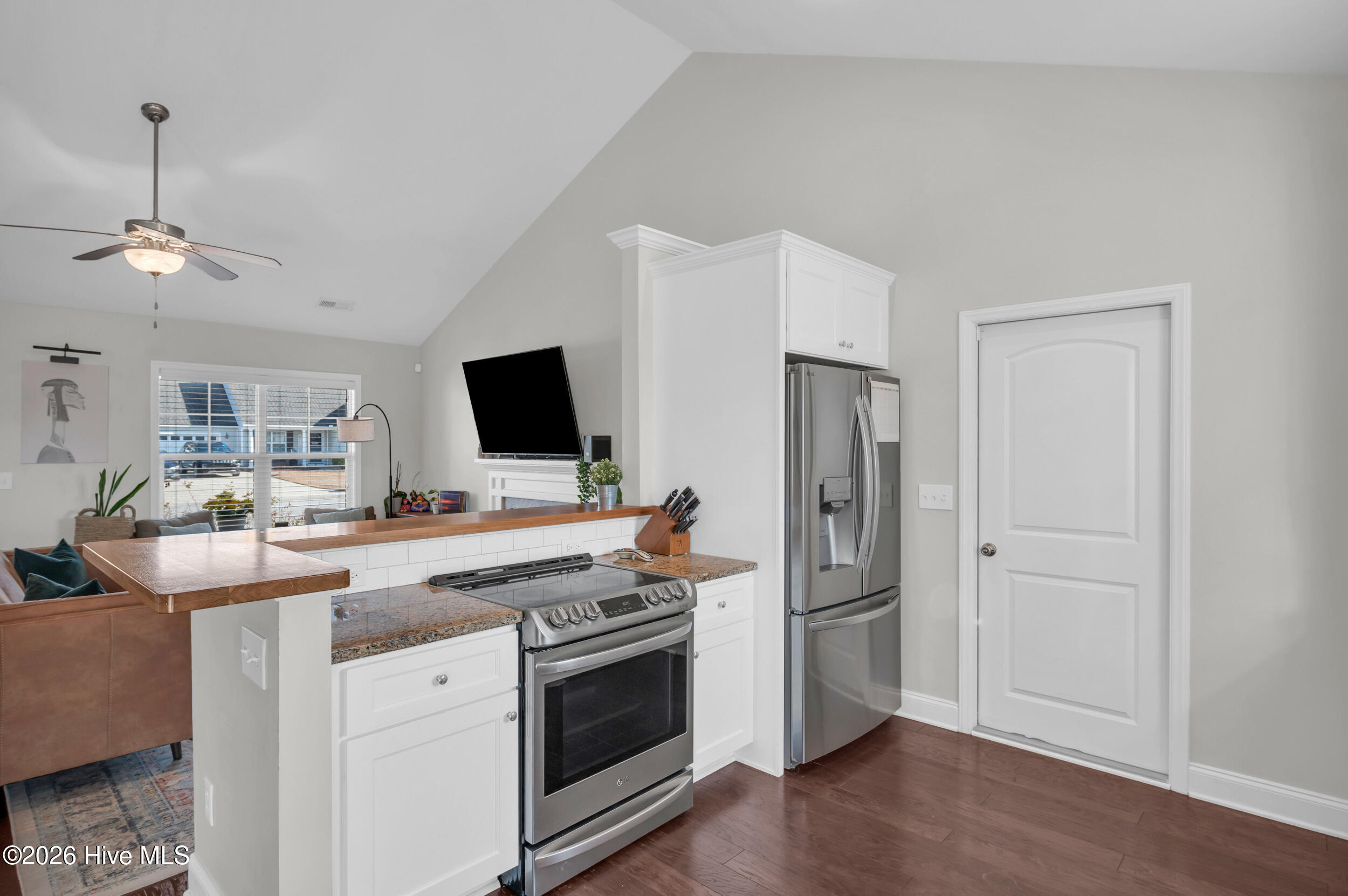 100548167 | Photo 16