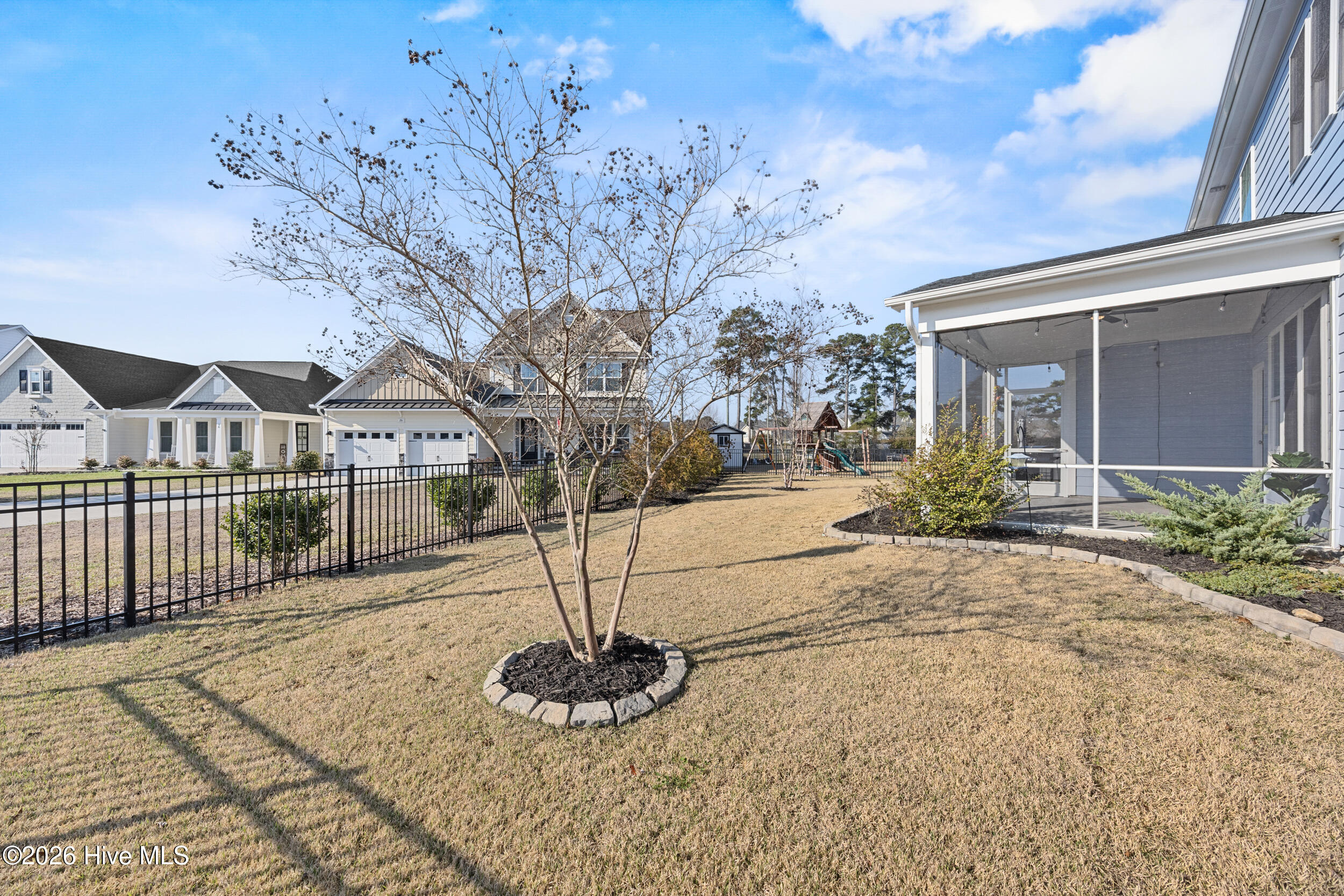 100560002 | Photo 46