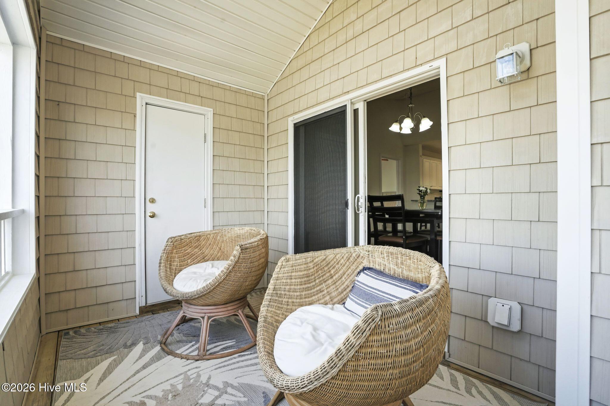 100565628 | Photo 30