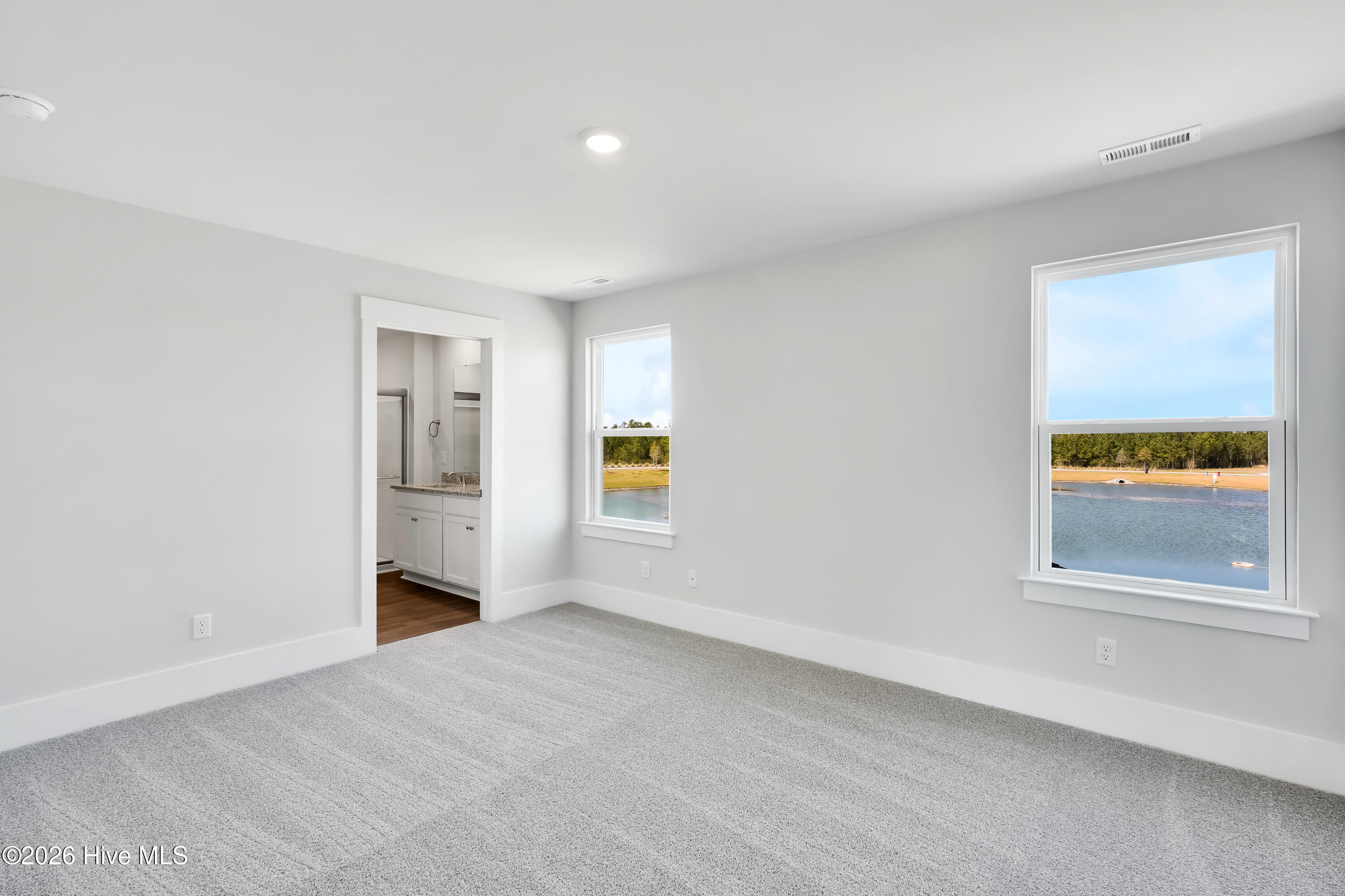 100562345 | Photo 16