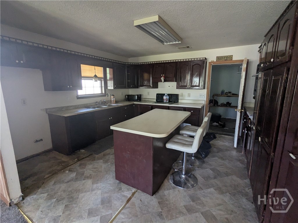 Homes for sale in Savannah, GA | 2141 Alaska St, Savannah, GA 31404 | MLS# SA349712