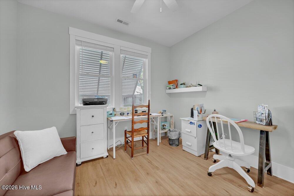 100561584 | Photo 23