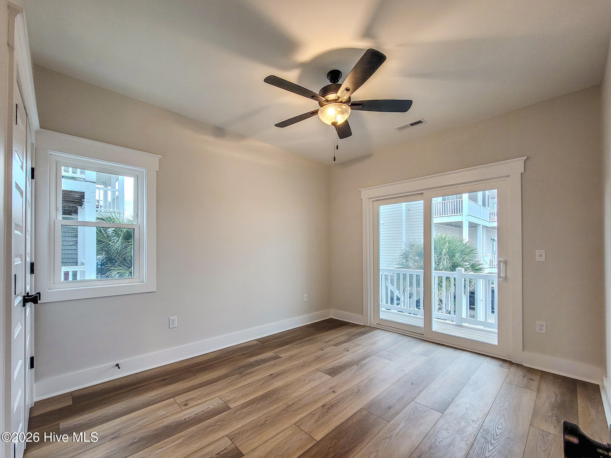 100553642 | Photo 36