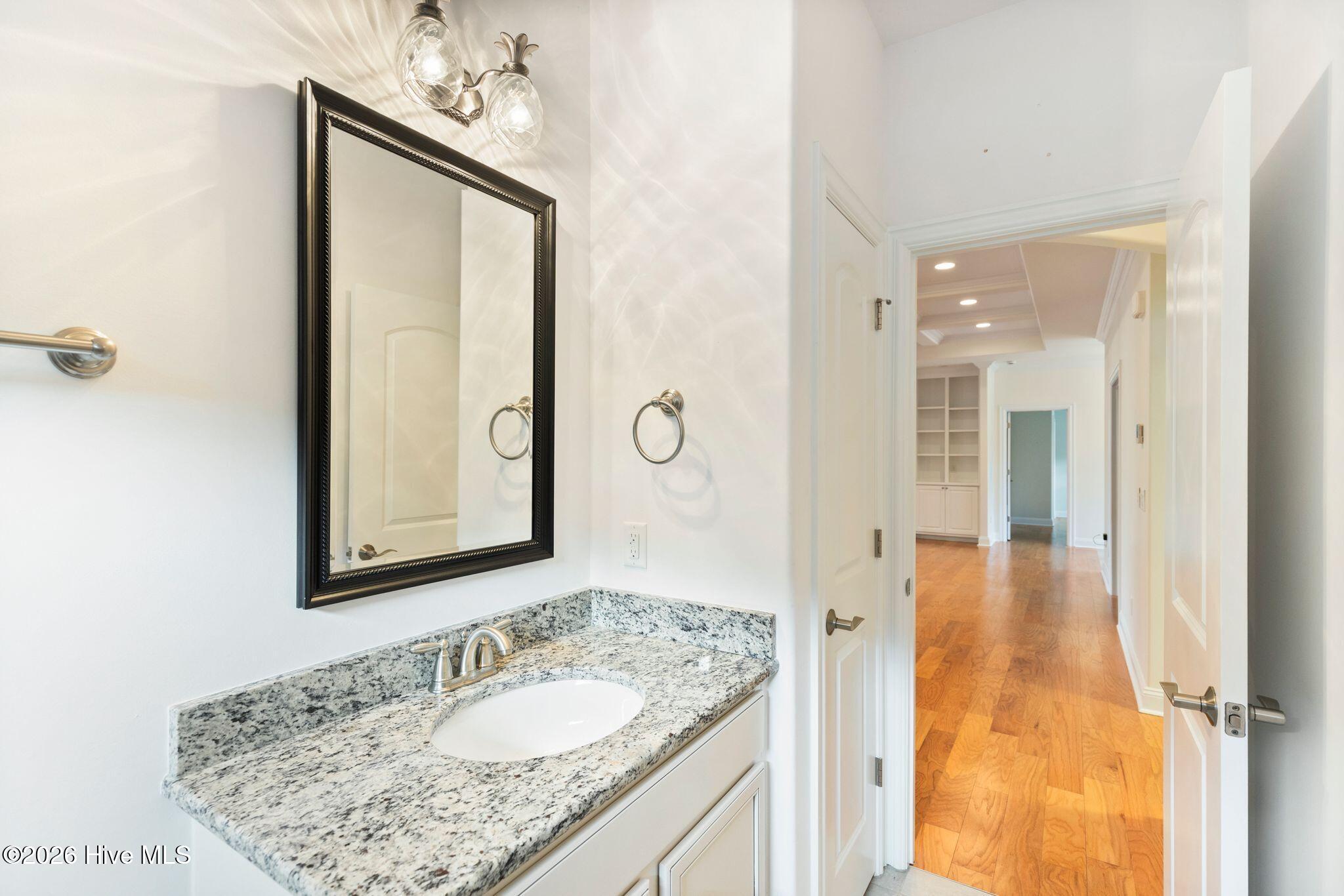 100559645 | Photo 31