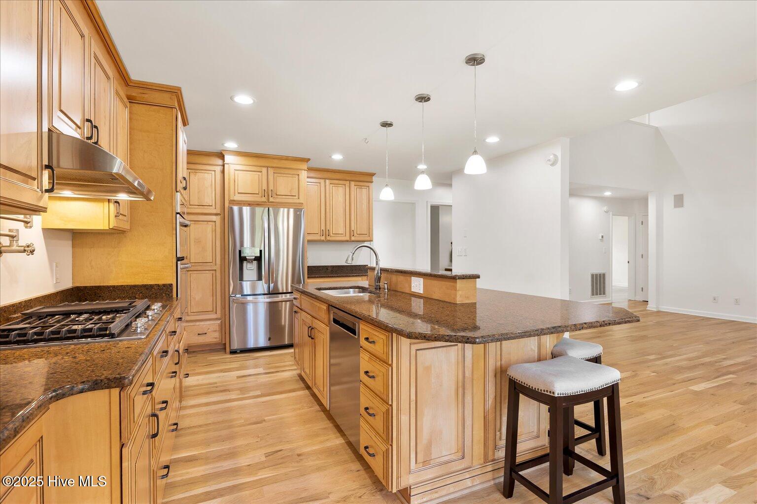 100535280 | Photo 21